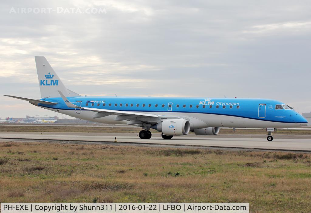 PH-EXE, 2015 Embraer 190STD (ERJ-190-100) C/N 19000687, Lining up rwy 14L for departure...