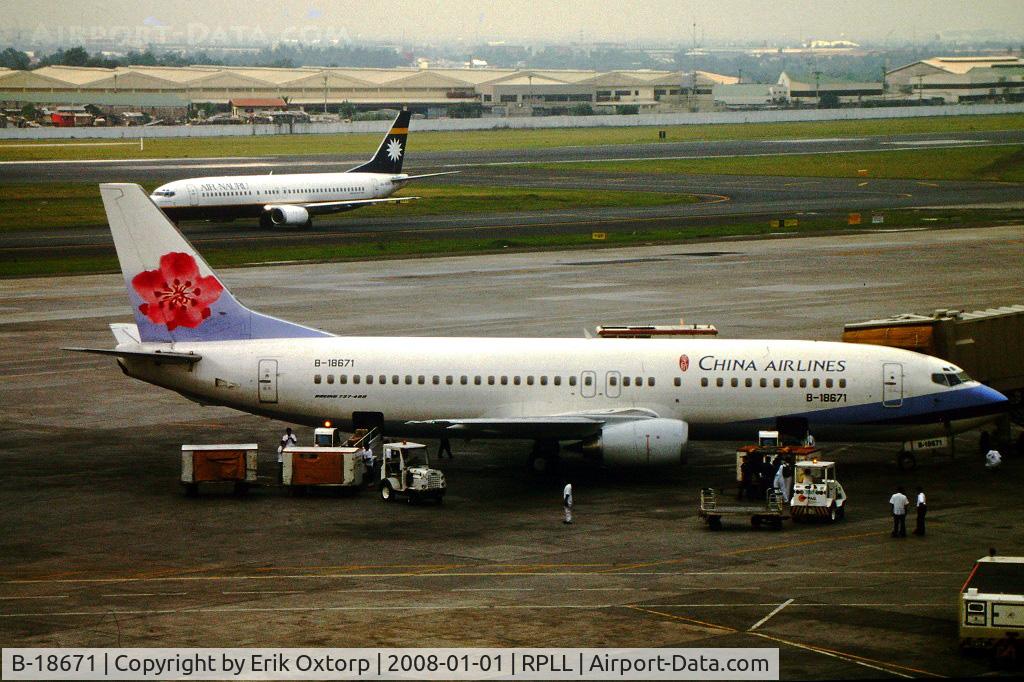 B-18671, 1996 Boeing 737-43Q C/N 28489, B-18671 at the gate in MNL JUL98