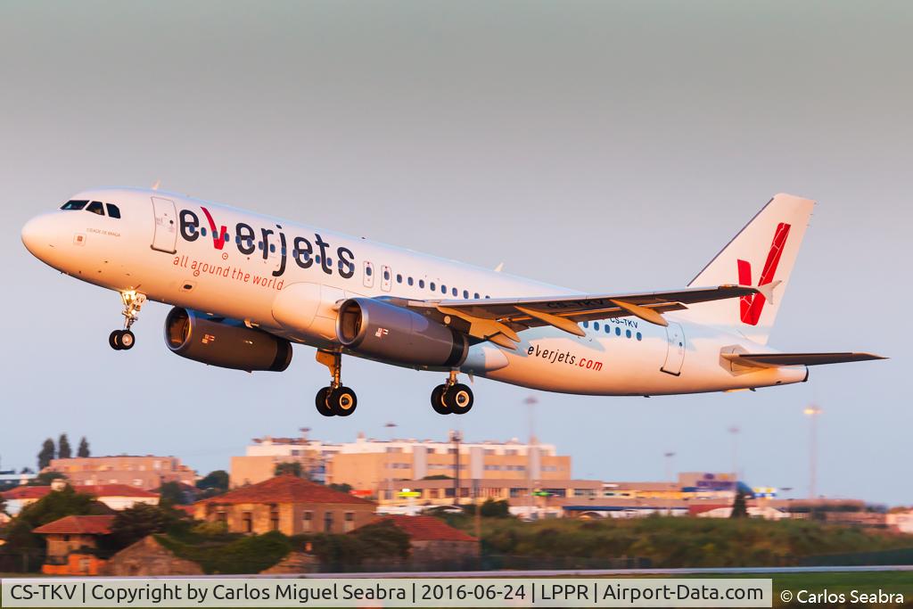 CS-TKV, 2001 Airbus A320-232 C/N 1422, CS-TKV in LPPR