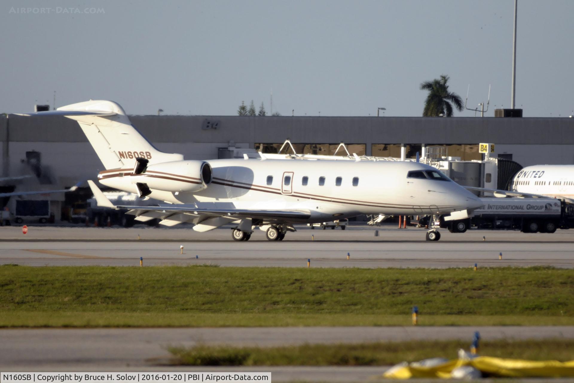 N160SB, Bombardier Challenger 300 (BD-100-1A10) C/N 20293, taxiing