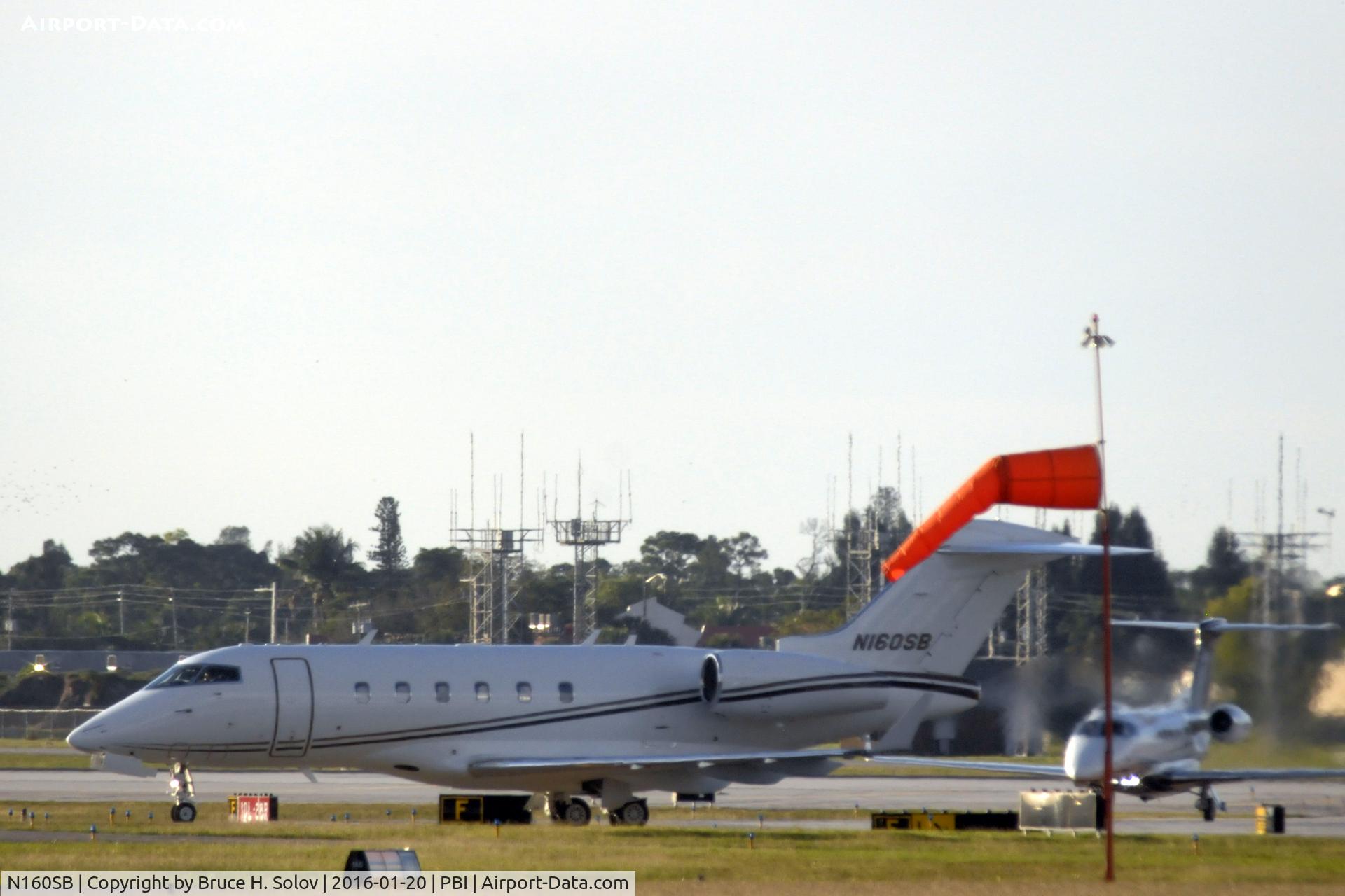 N160SB, Bombardier Challenger 300 (BD-100-1A10) C/N 20293, taxiing after landing