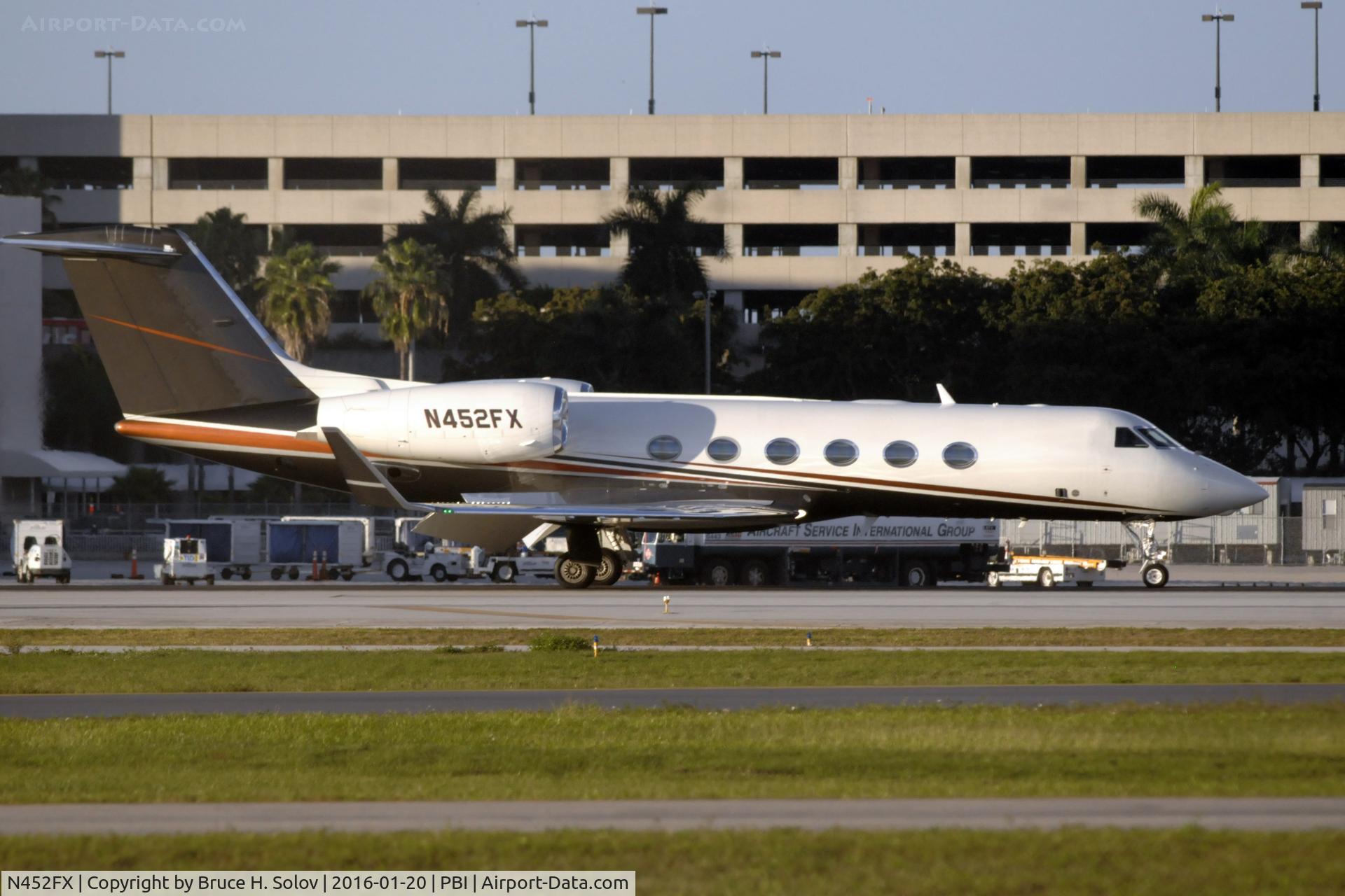 N452FX, 2015 Gulfstream Aerospace GIV-X (G450) C/N 4334, taxiing