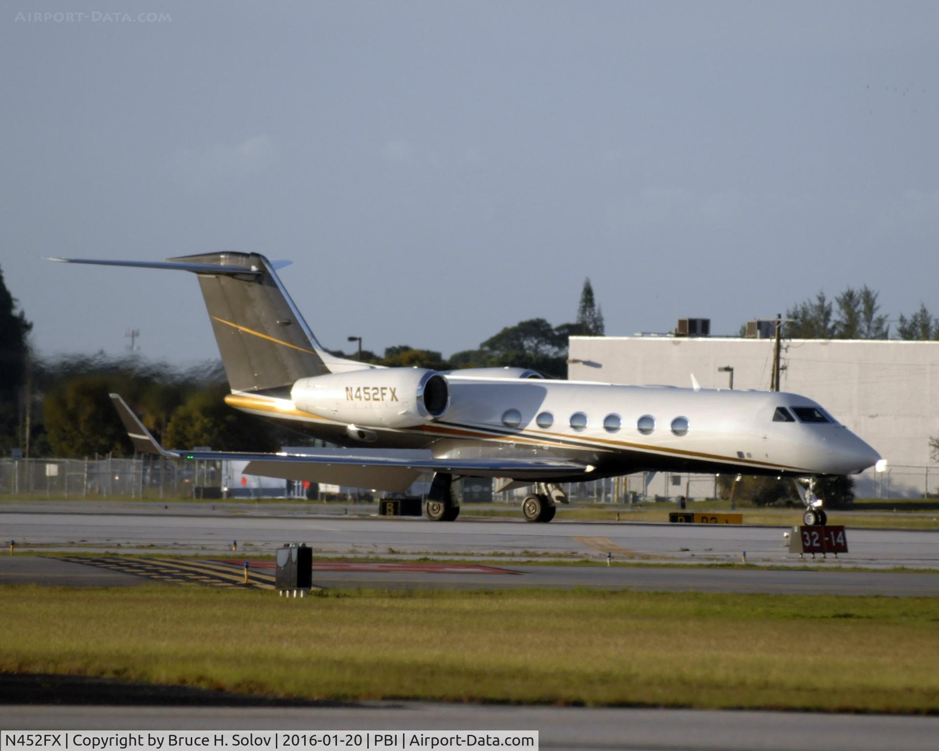 N452FX, 2015 Gulfstream Aerospace GIV-X (G450) C/N 4334, taxiing