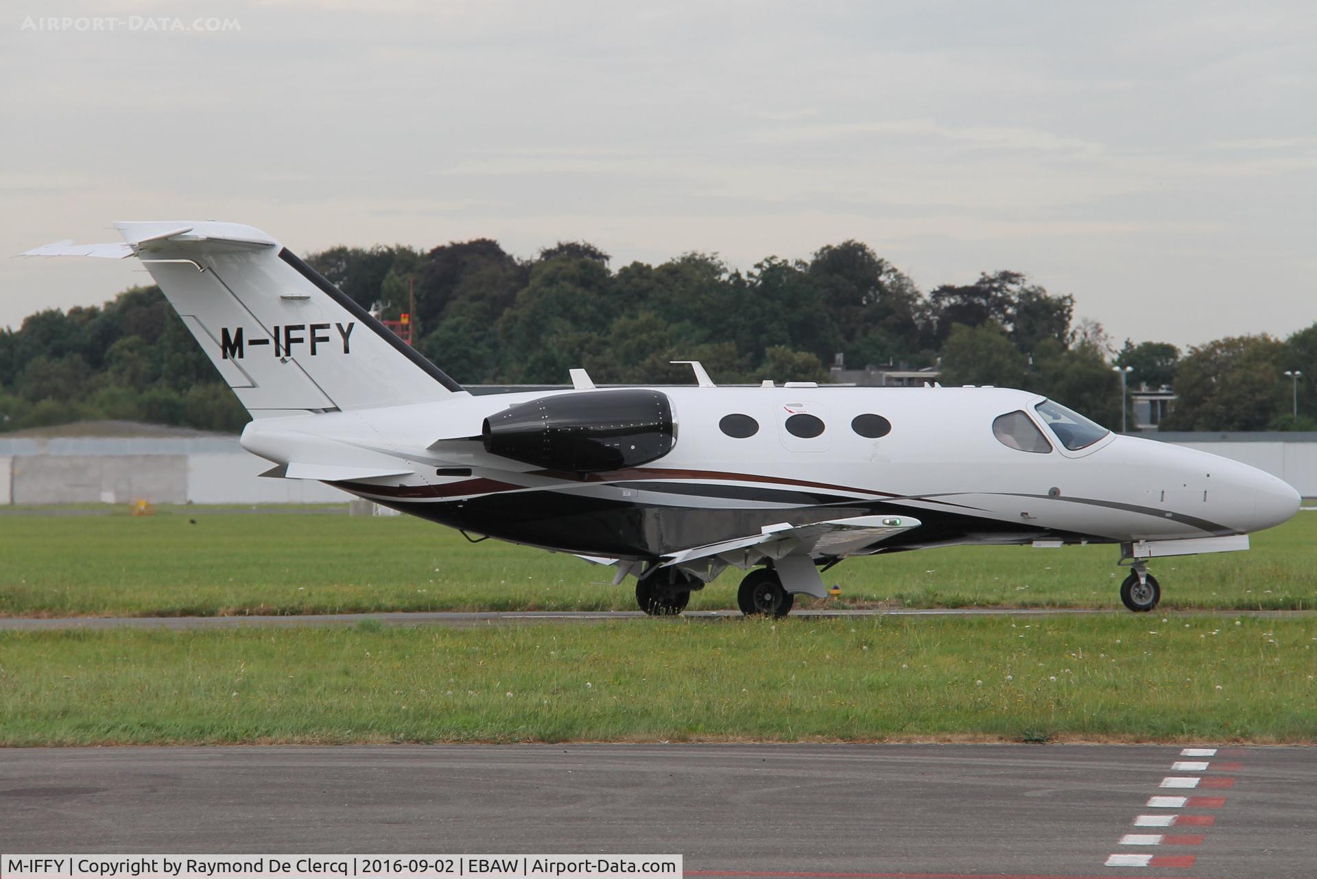 M-IFFY, 2009 Cessna 510 Citation Mustang Citation Mustang C/N 510-0192, Taxiing to rwy 29.