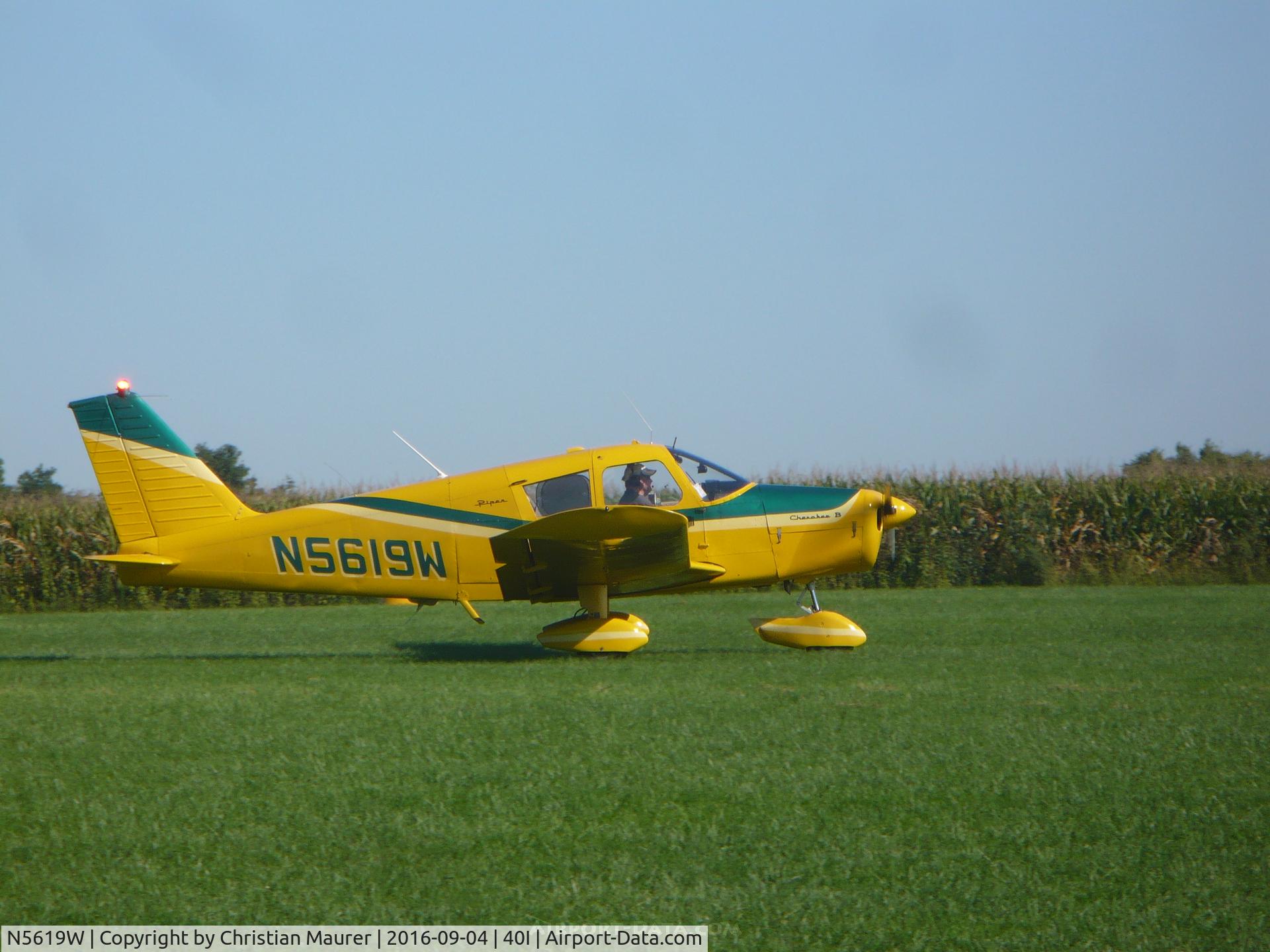 N5619W, 1962 Piper PA-28-160 Cherokee C/N 28-761, Piper Cherokee 160 With rotating beacon illuminated