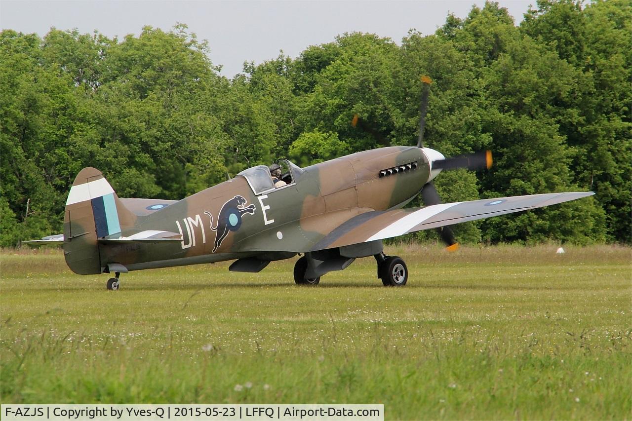 F-AZJS, 1944 Supermarine 389 Spitfire PR.XIX C/N 6S/585110, Supermarine 389 Spitfire PR.XIX, Taxiing to parking area, La Ferté-Alais airfield (LFFQ) Air show 2015