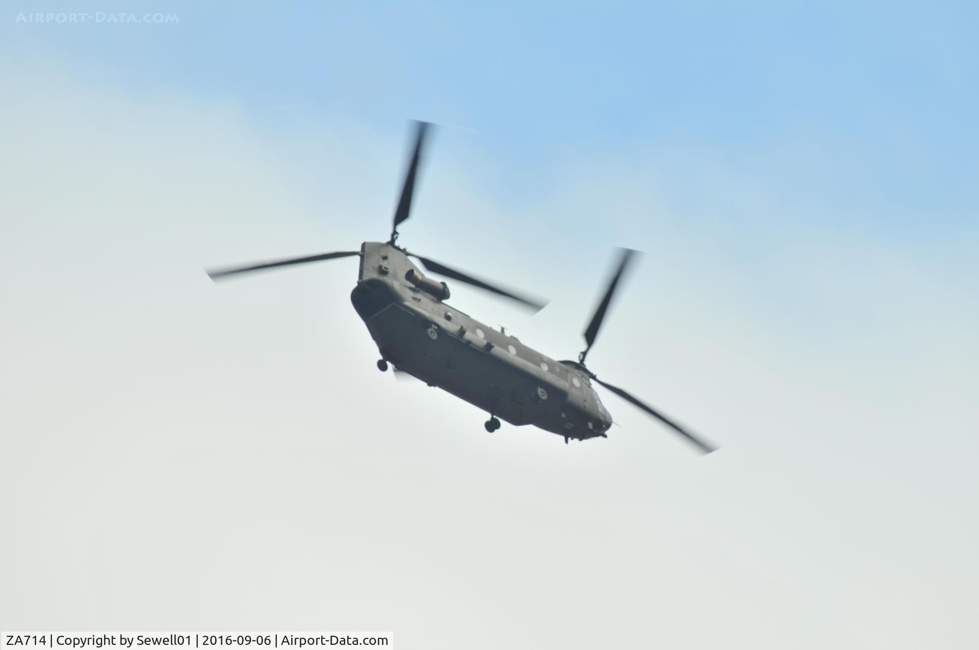 ZA714, Boeing Vertol Chinook HC.4 C/N MA026/M7005, Overhead