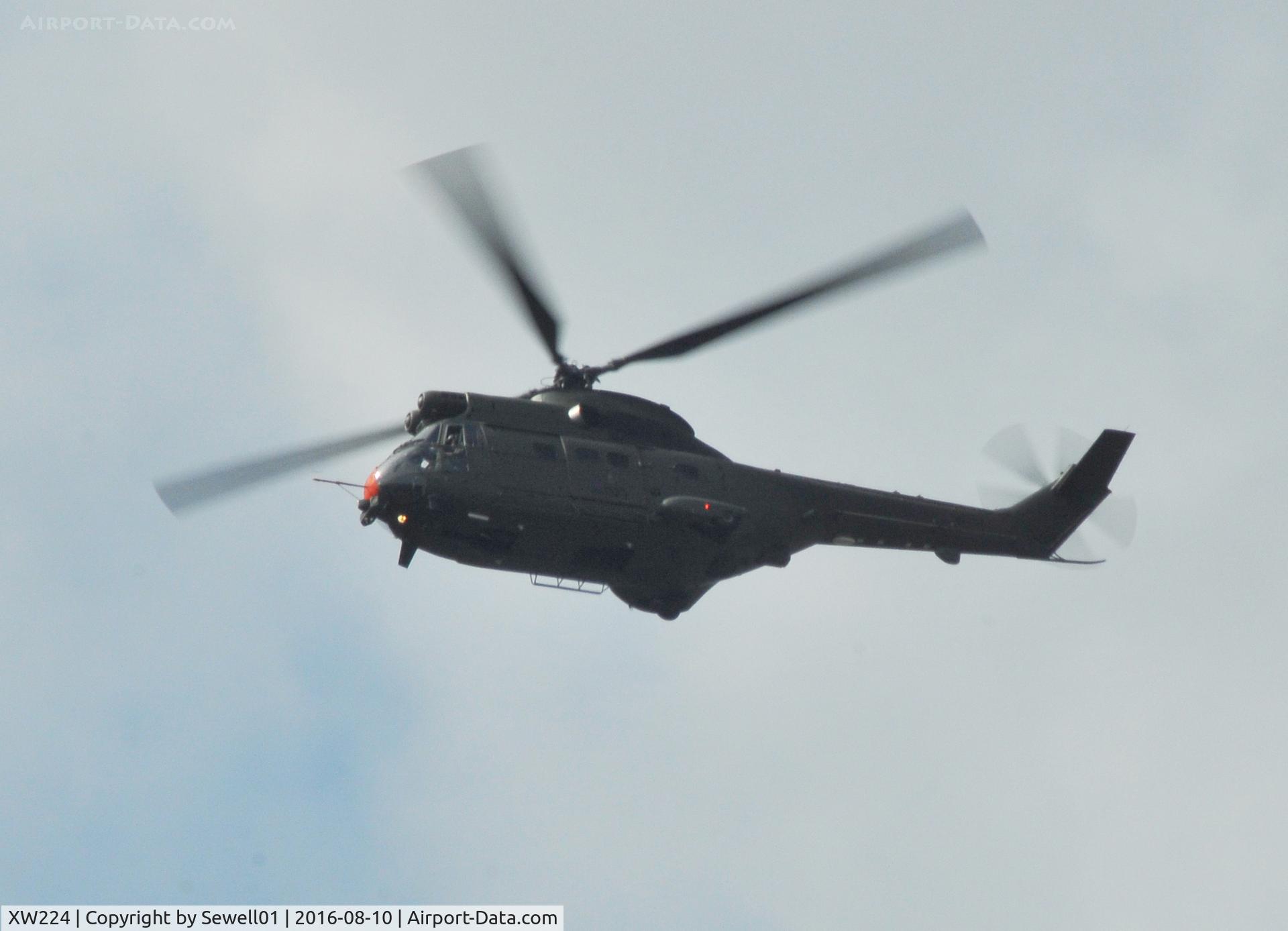 XW224, 1972 Westland Puma HC.2 C/N 1166, Overhead Walton-on-Thames