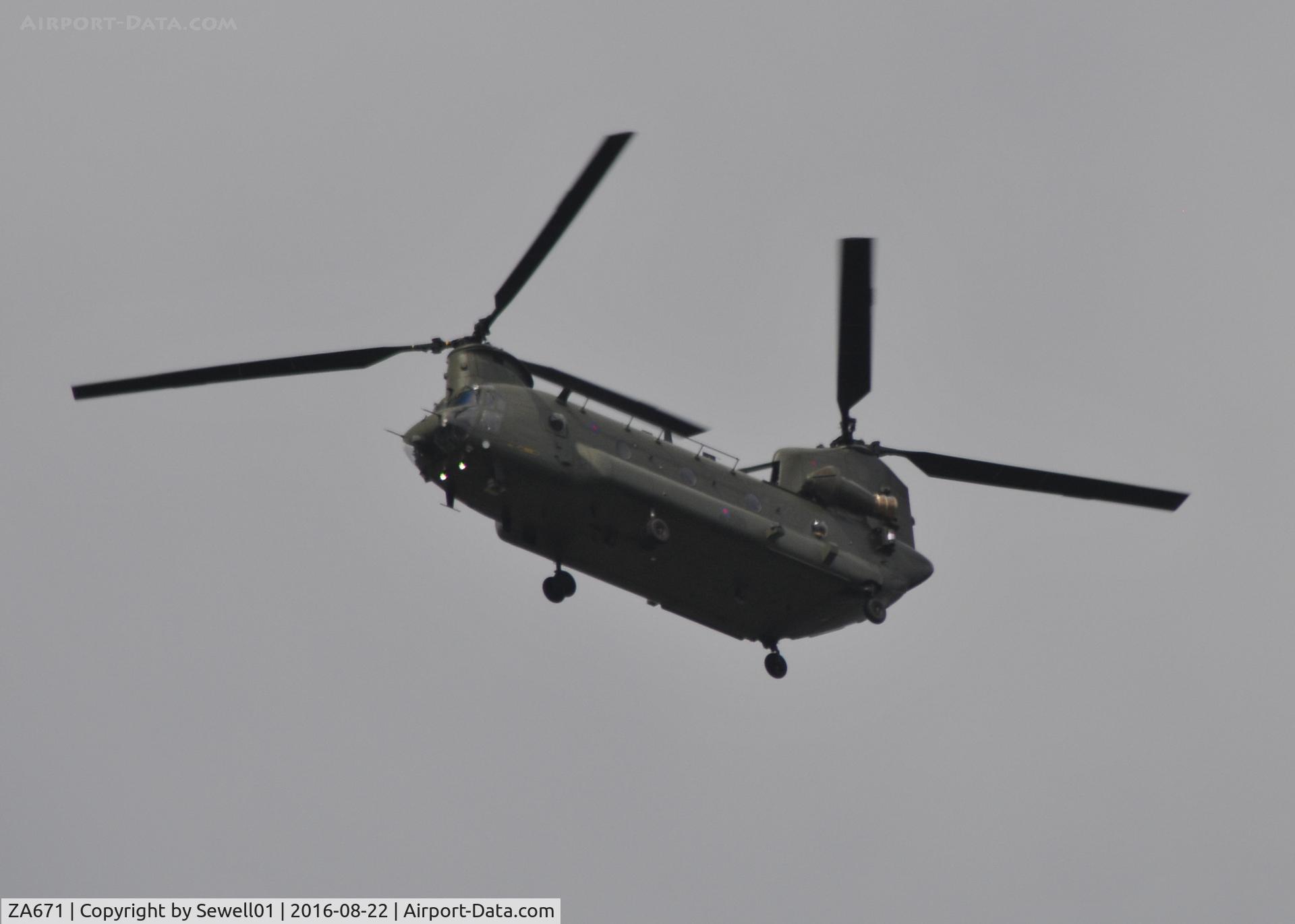 ZA671, 1980 Boeing Vertol Chinook HC.2 C/N M/A002/B-815/M7007, Overhead Walton-on-Thames