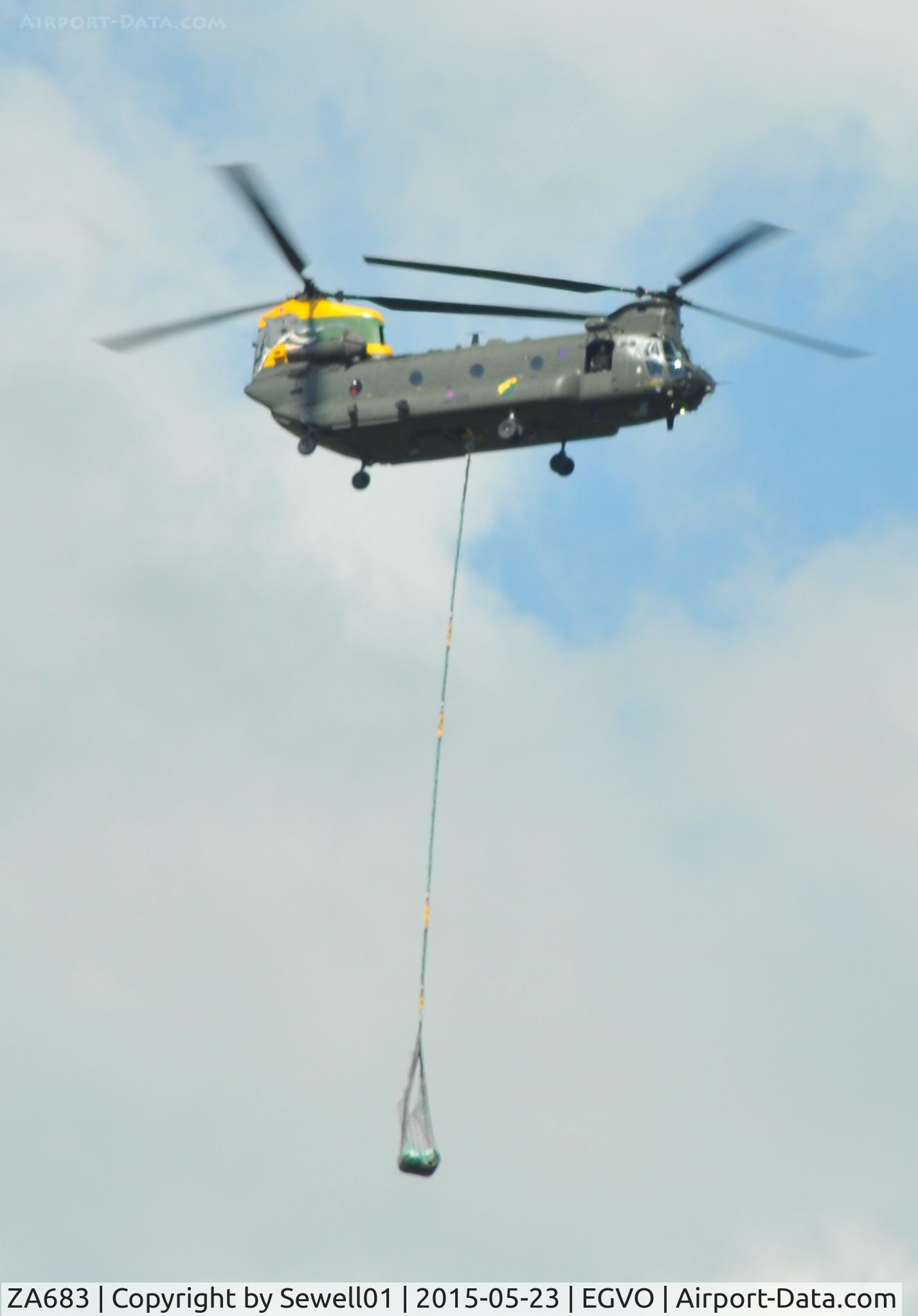 ZA683, Boeing Vertol Chinook HC.4 C/N MA014/M7031, Overhead at Odiham
