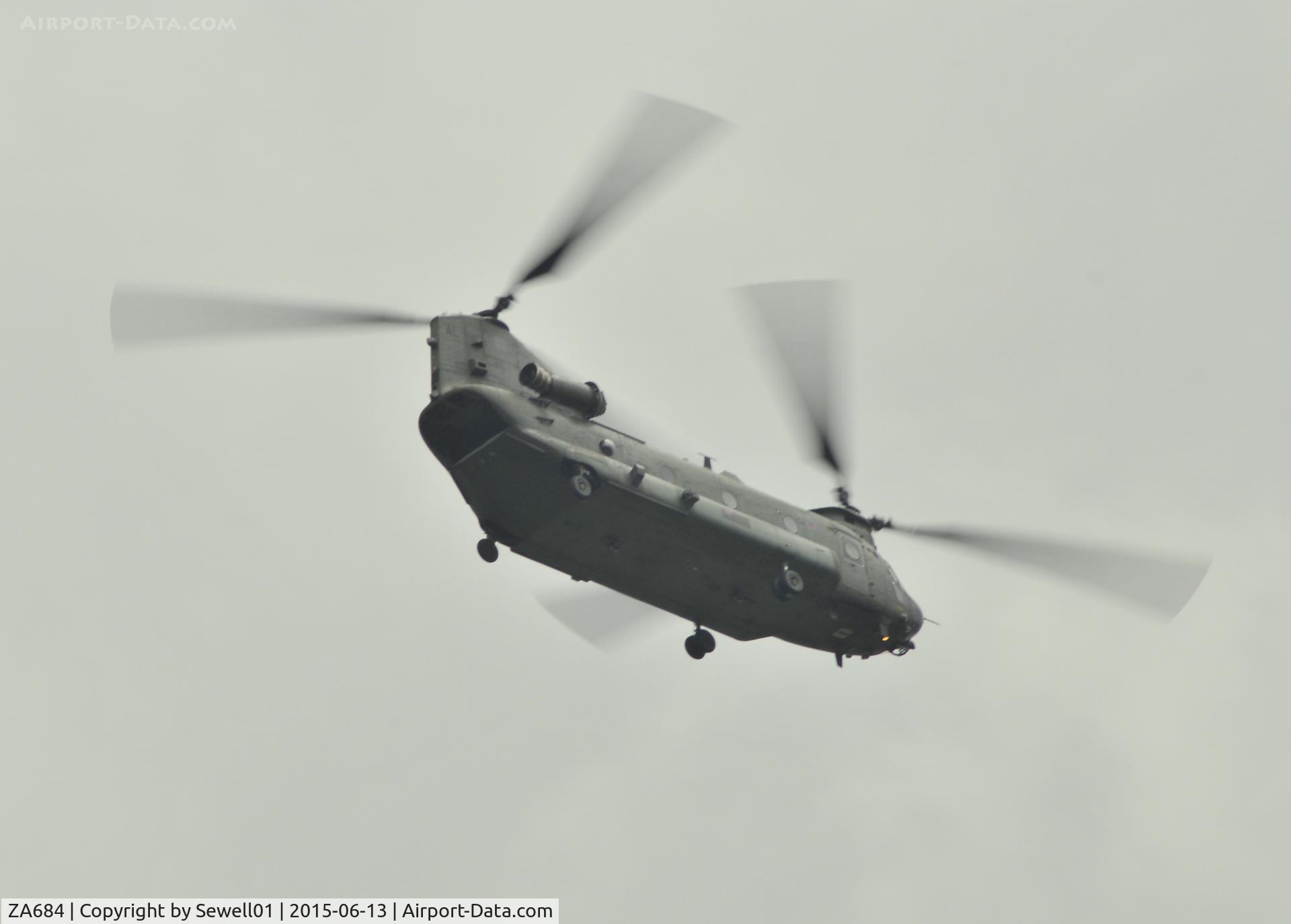 ZA684, 1981 Boeing Vertol Chinook HC.2 C/N MA015/M7011, Overhead Walton-on-Thames