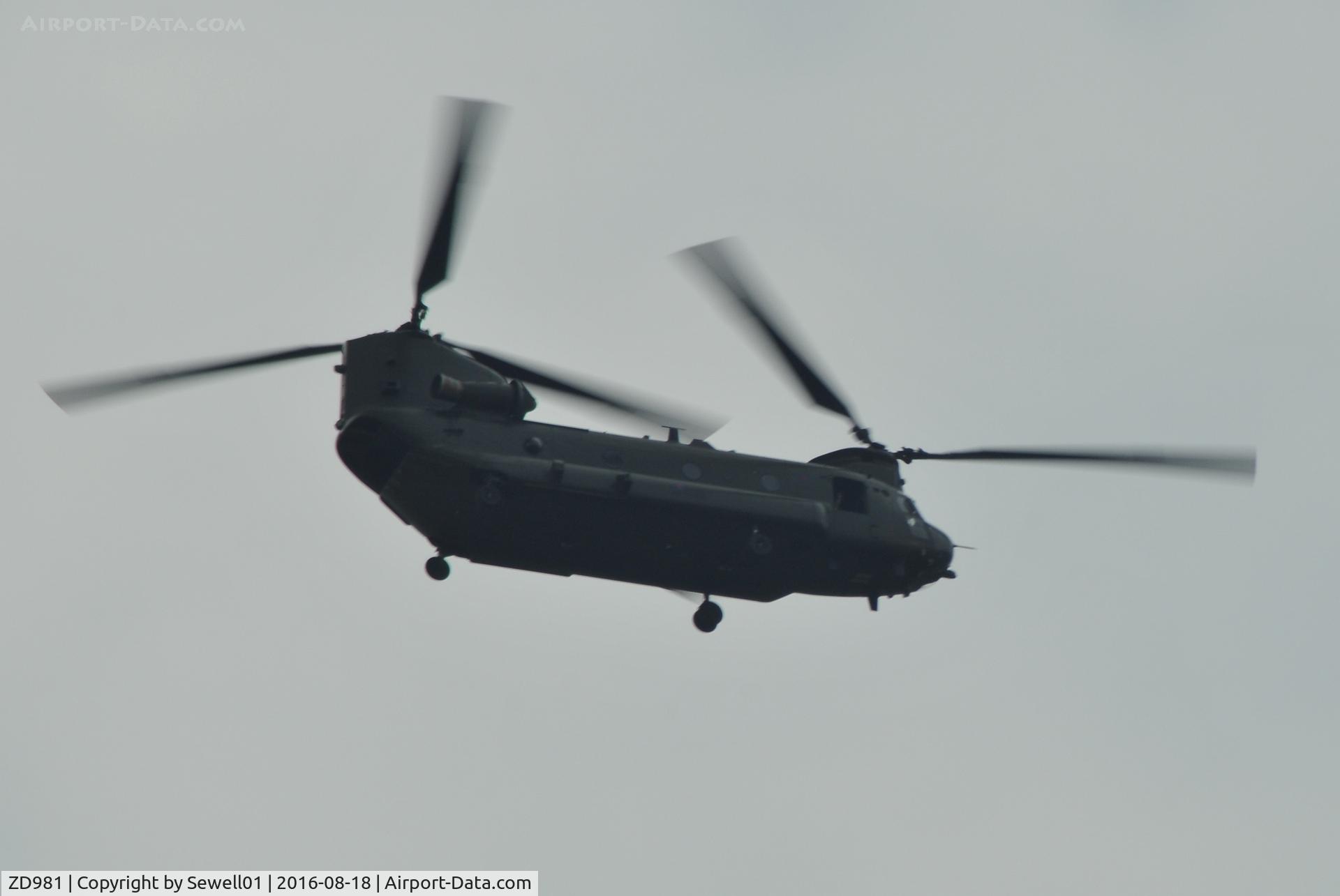 ZD981, Boeing Vertol Chinook HC.4 C/N M/A038/B-873/M7029, Overhead Walton-on-Thames