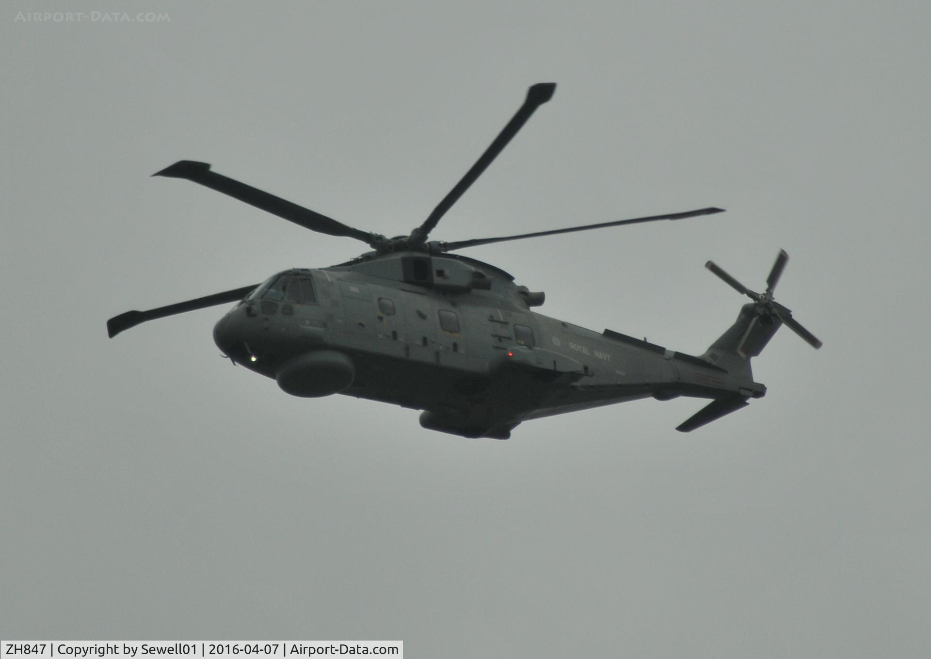 ZH847, 2003 Westland EH-101 Merlin HM1 (Mk111) C/N 50111/RN27, Overhead Walton-on-Thames