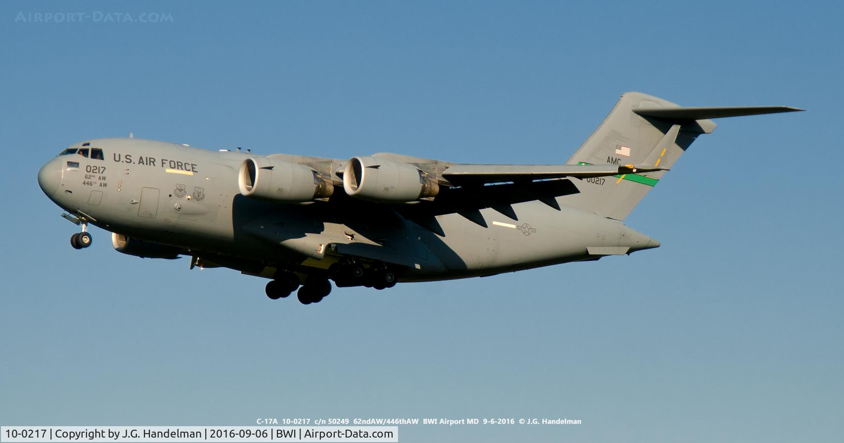 10-0217, Boeing C-17A Globemaster III C/N P-217, On final to 33L.