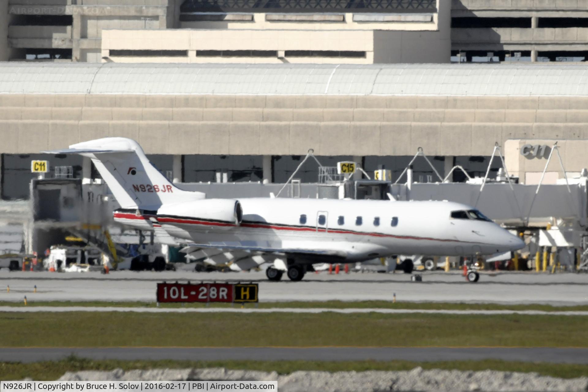 N926JR, 2006 Bombardier Challenger 300 (BD-100-1A10) C/N 20103, taxiing at PBI