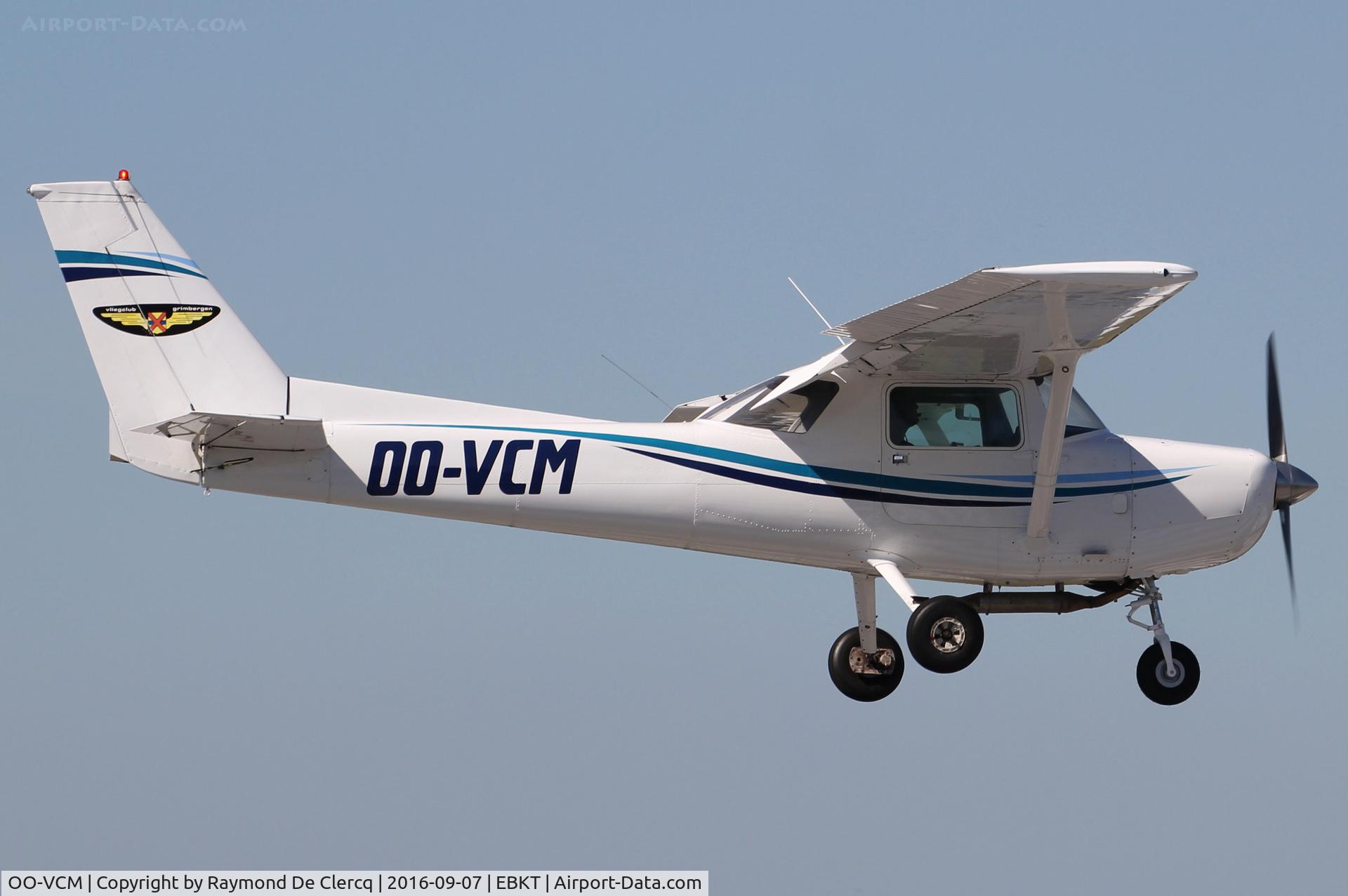 OO-VCM, Cessna 152 C/N 81215, Short final on rwy 06.