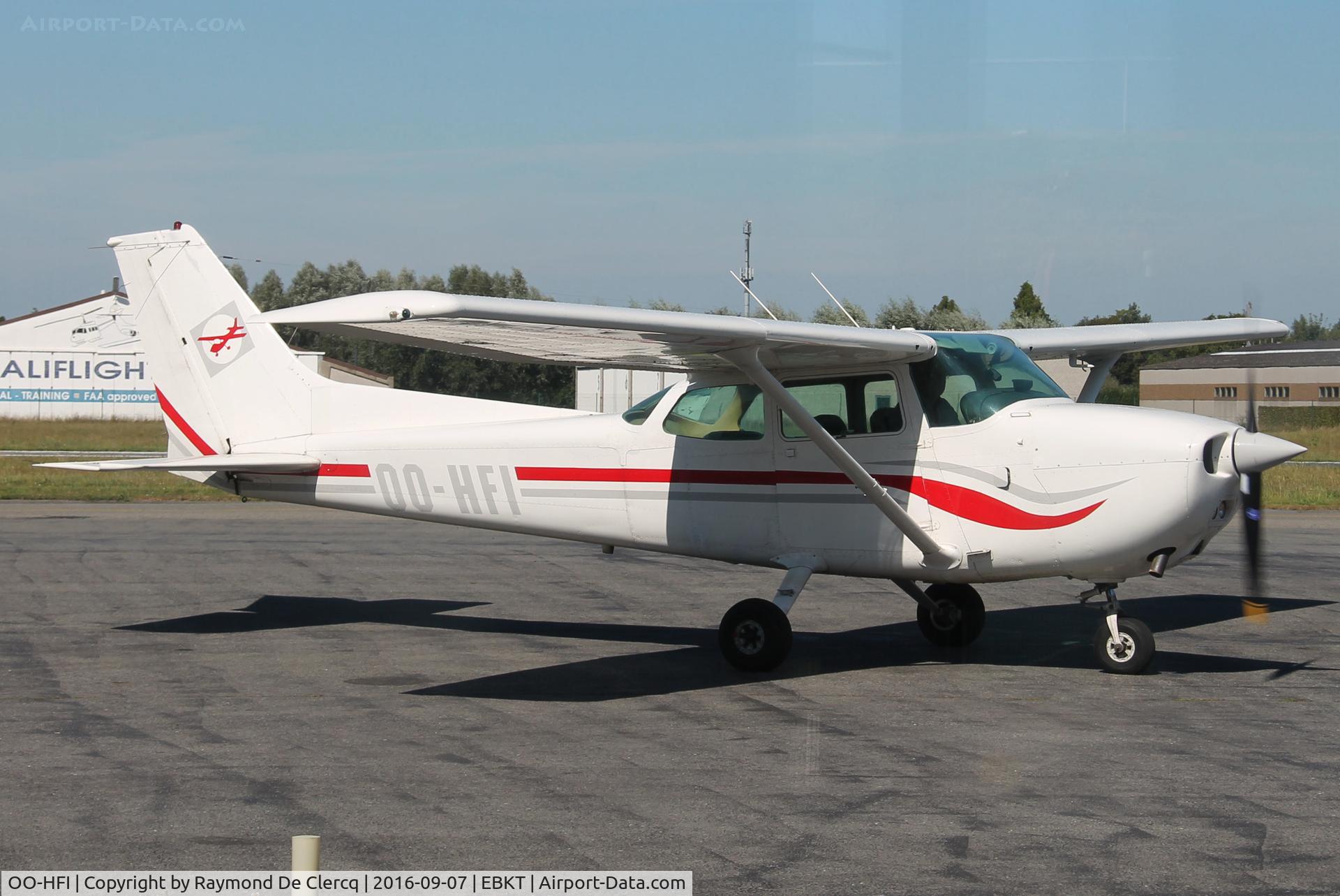 OO-HFI, 1979 Cessna C172N SkyHawk C/N 17272136, Taxiing.
