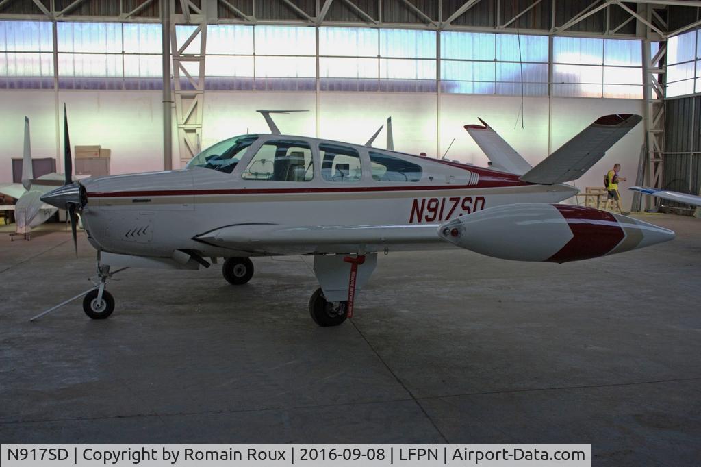 N917SD, 1977 Beech V35B Bonanza C/N D-9988, Parked