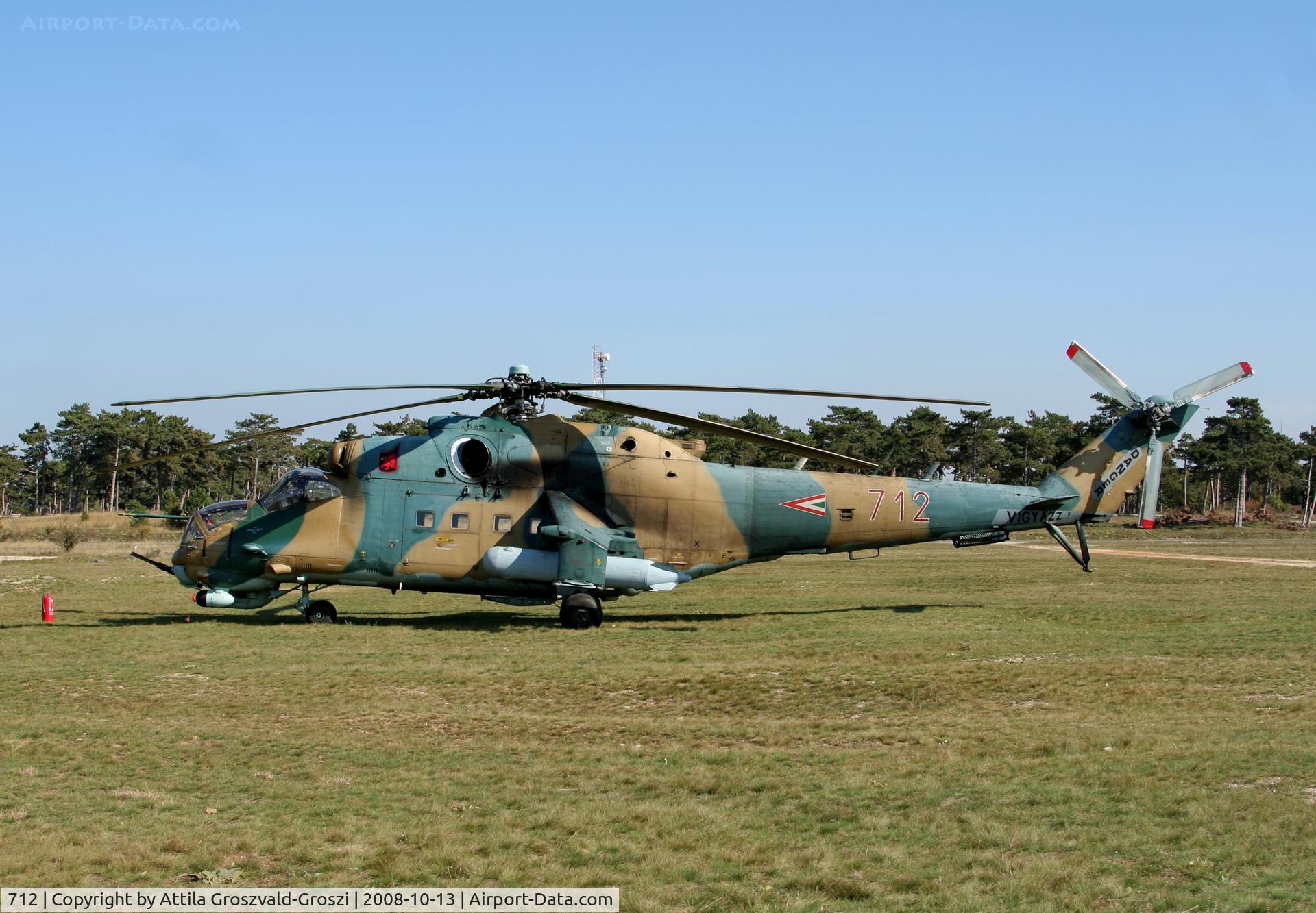 712, 1985 Mil Mi-24V Hind E C/N 220712, Veszprém, Jutas-Ujmajor. The Hungarian airforce is his practising base