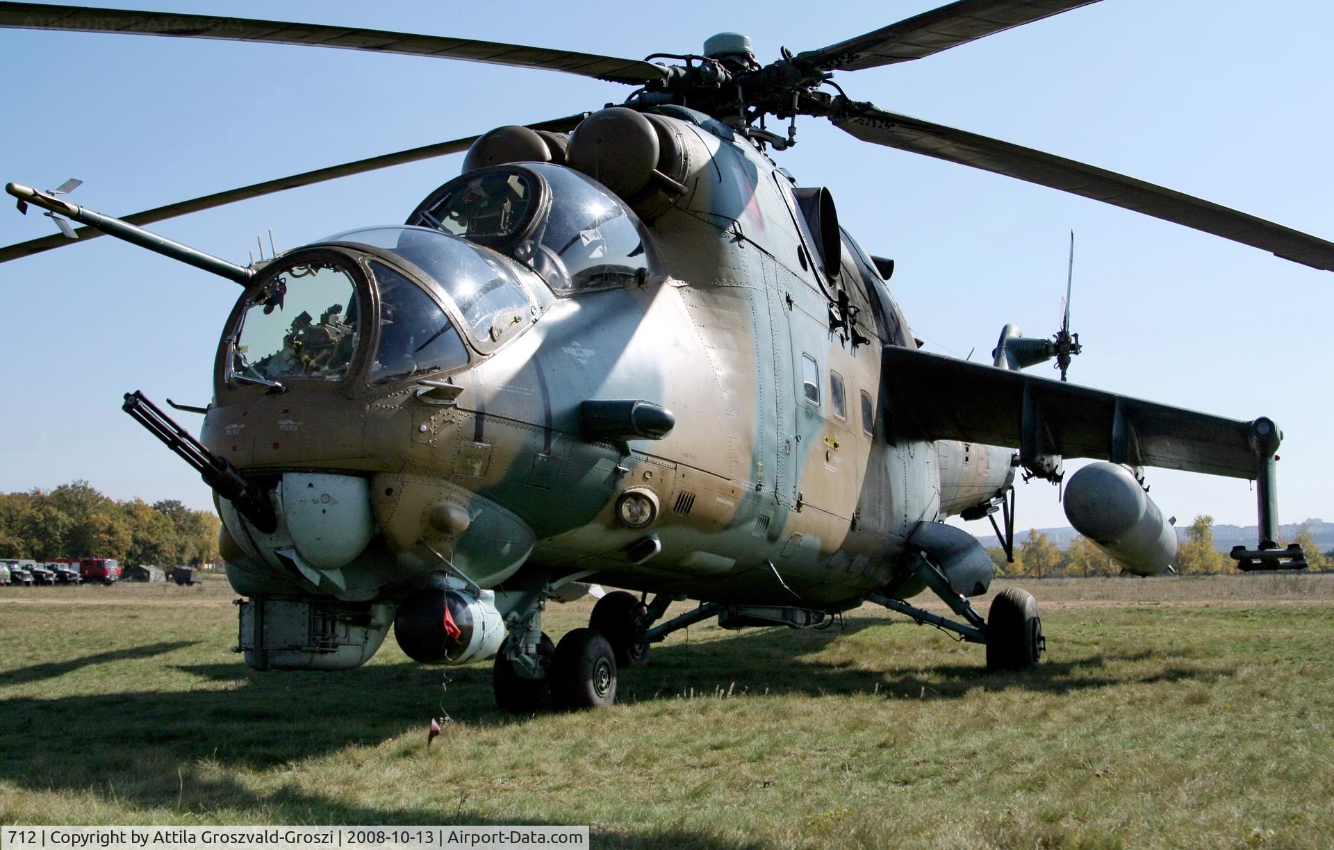 712, 1985 Mil Mi-24V Hind E C/N 220712, Veszprém, Jutas-Ujmajor. The Hungarian airforce is his practising base
