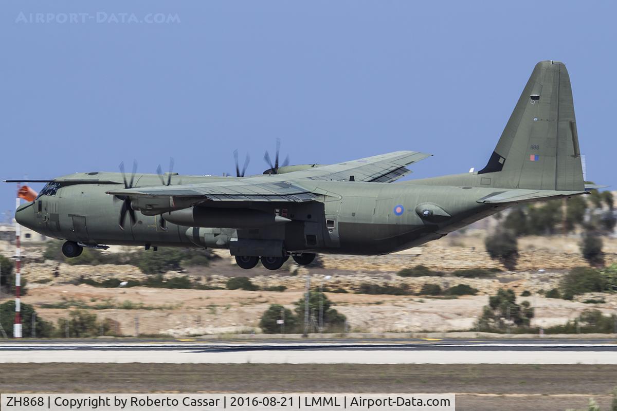 ZH868, 1997 Lockheed Martin C-130J-30 Hercules C.4 C/N 382-5443, Runway 31