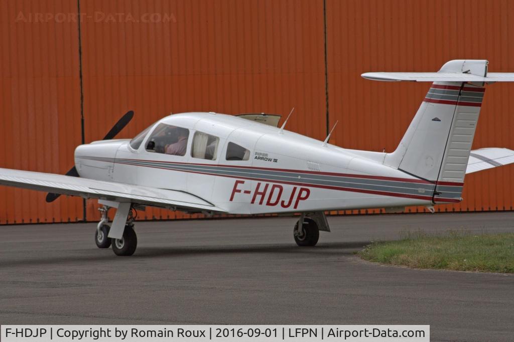 F-HDJP, Piper PA-28RT-201 Arrow IV C/N 28R8018044, Parked