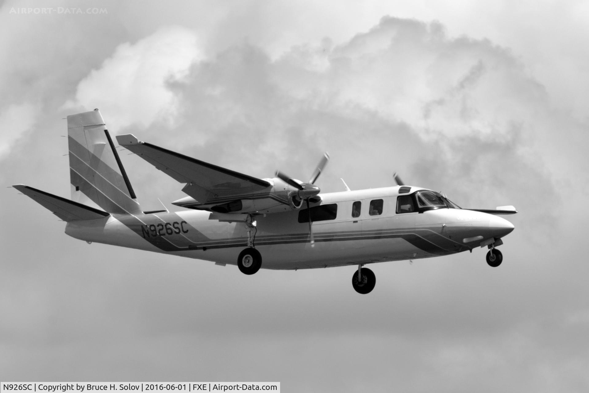 N926SC, 1980 Rockwell International 690C C/N 11622, approach to FXE