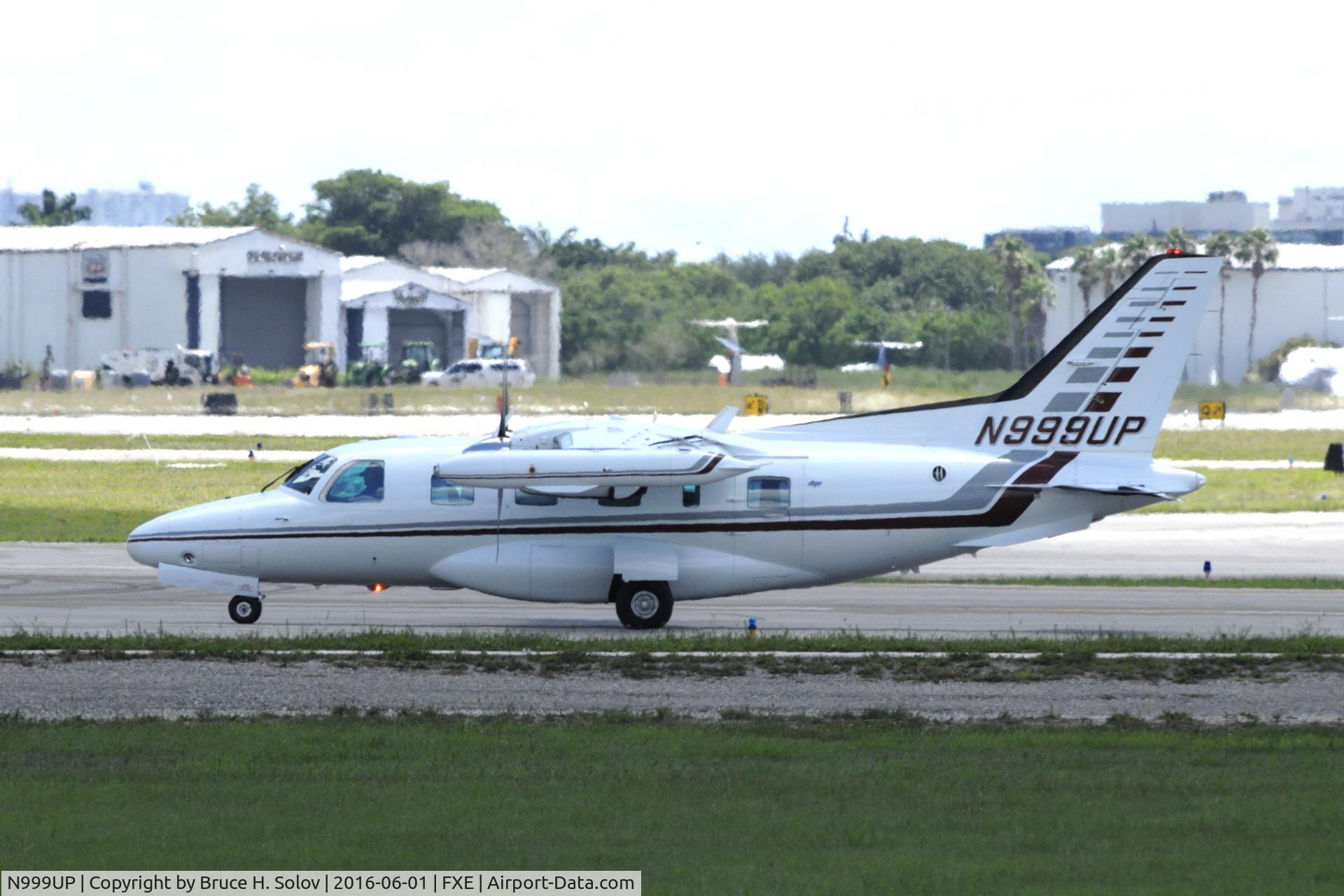 N999UP, 1982 Mitsubishi MU-2B-60 Marquise C/N 1557S.A., waiting for departure