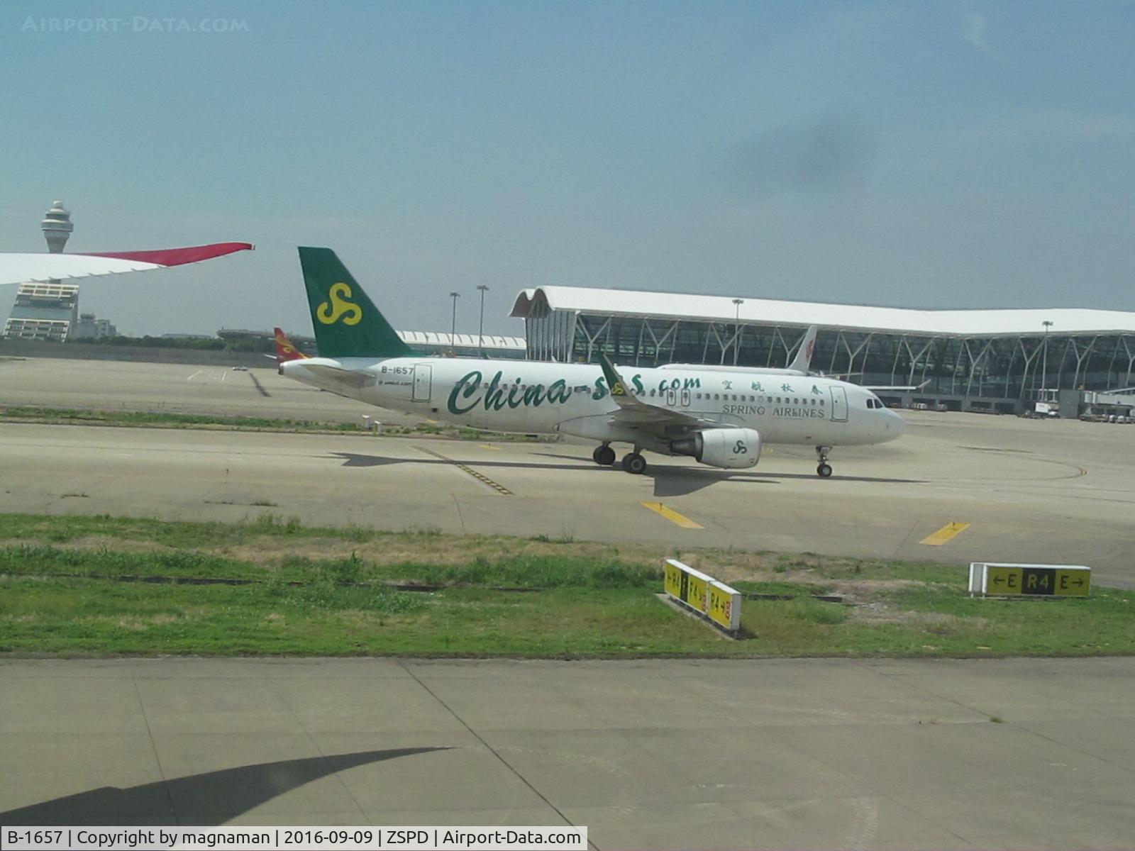 B-1657, 2015 Airbus A320-214 C/N 6524, taxying in past me as we taxy out