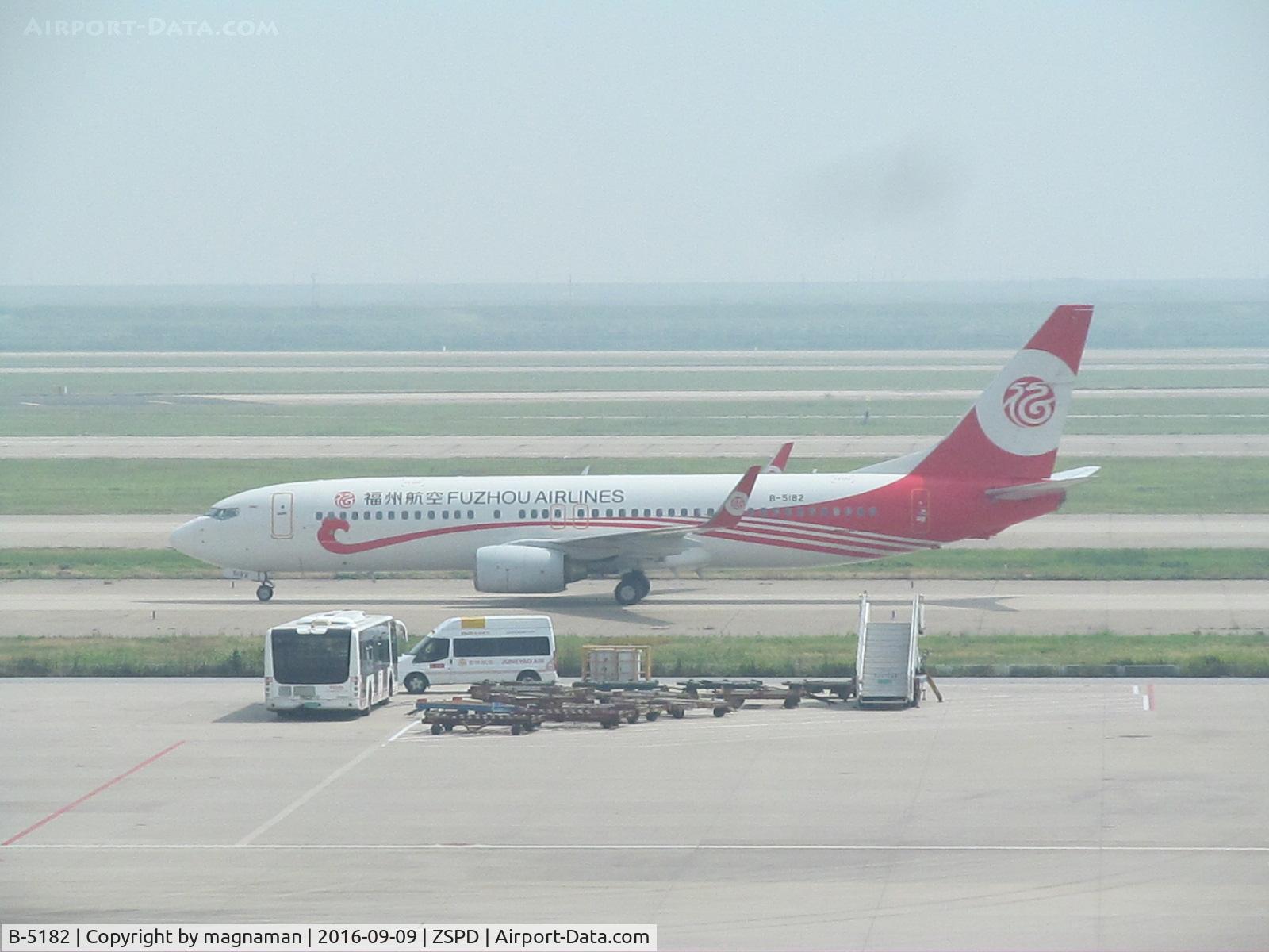 B-5182, 2006 Boeing 737-808 C/N 34708, taxying in at misty shanghai