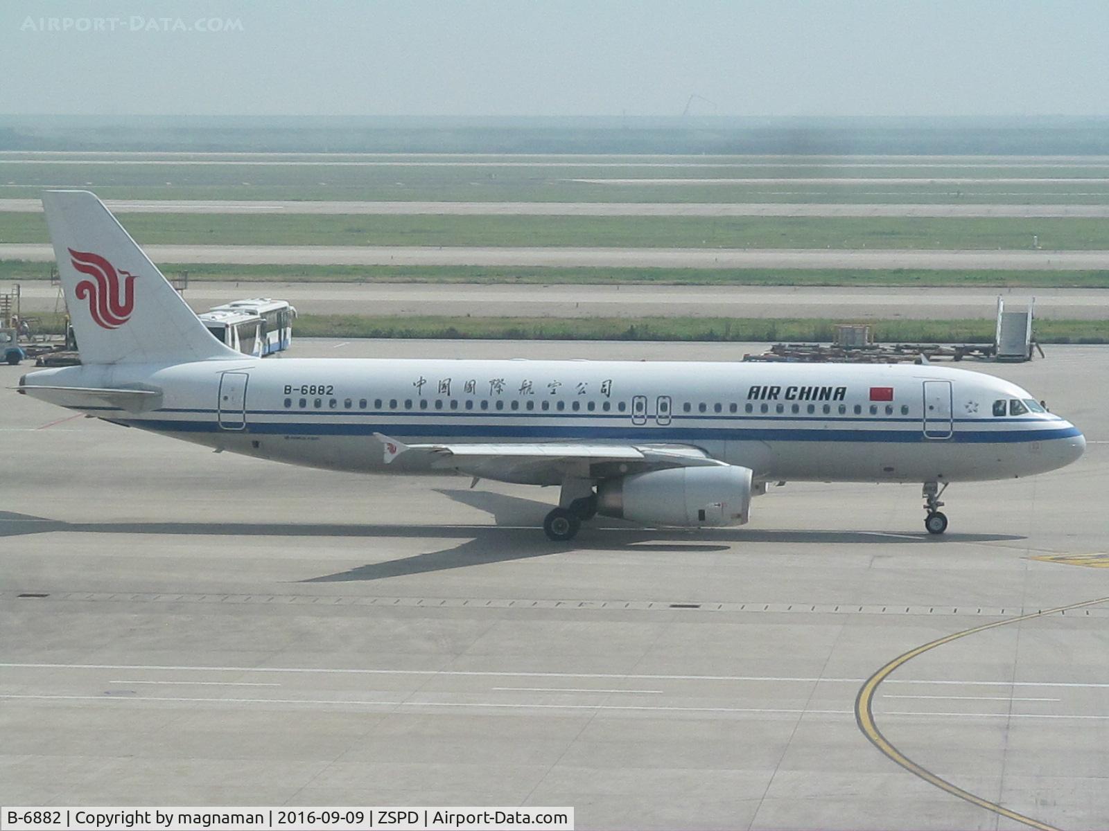 B-6882, 2012 Airbus A320-232 C/N 4997, taxying out