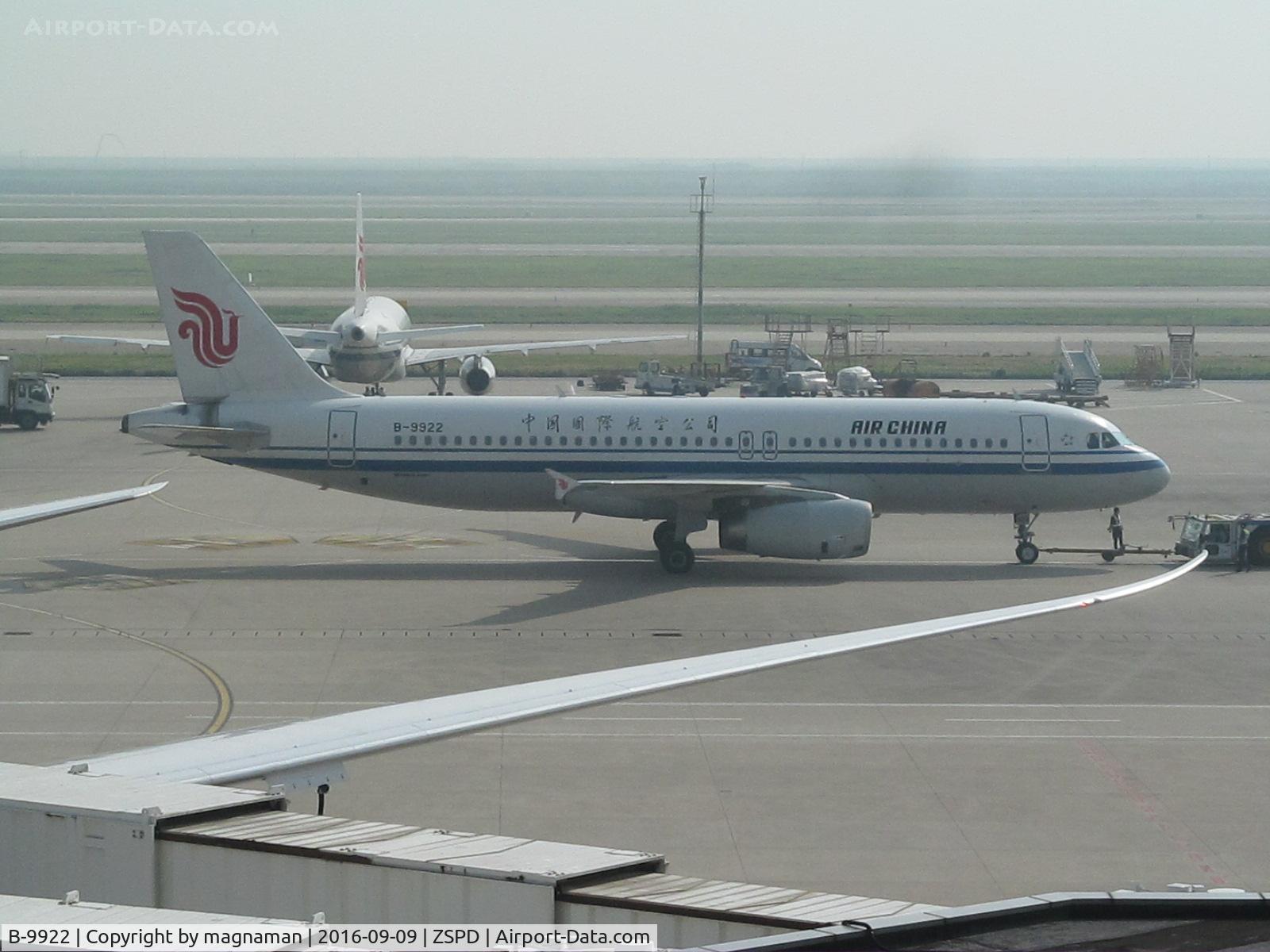 B-9922, Airbus A320-232 C/N 5600, about to leave