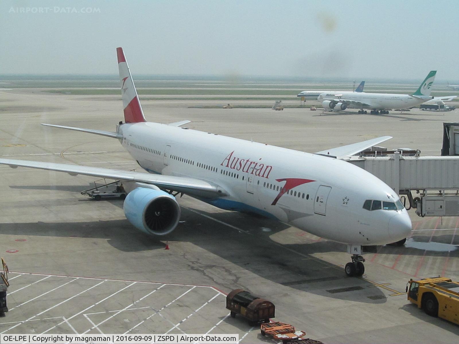 OE-LPE, 1998 Boeing 777-2Q8/ER C/N 27607, on stand at shanghai