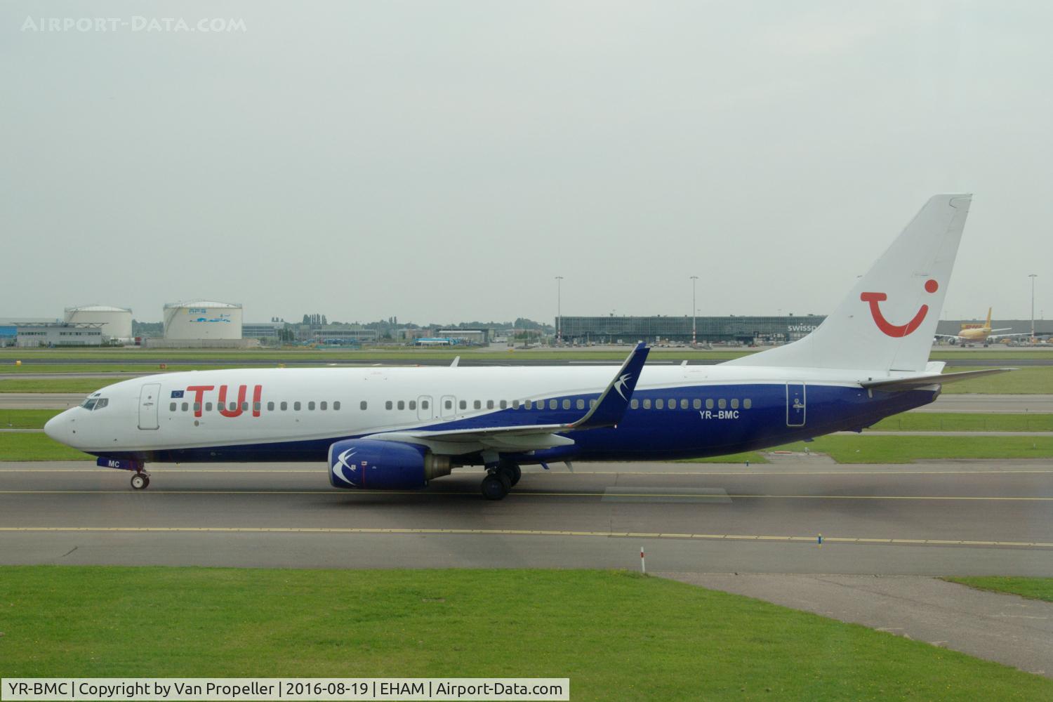 YR-BMC, 1998 Boeing 737-85F C/N 28822, Boeing 737-85F operated by TUI Airlines Nederland at Schiphol airport, the Netherlands