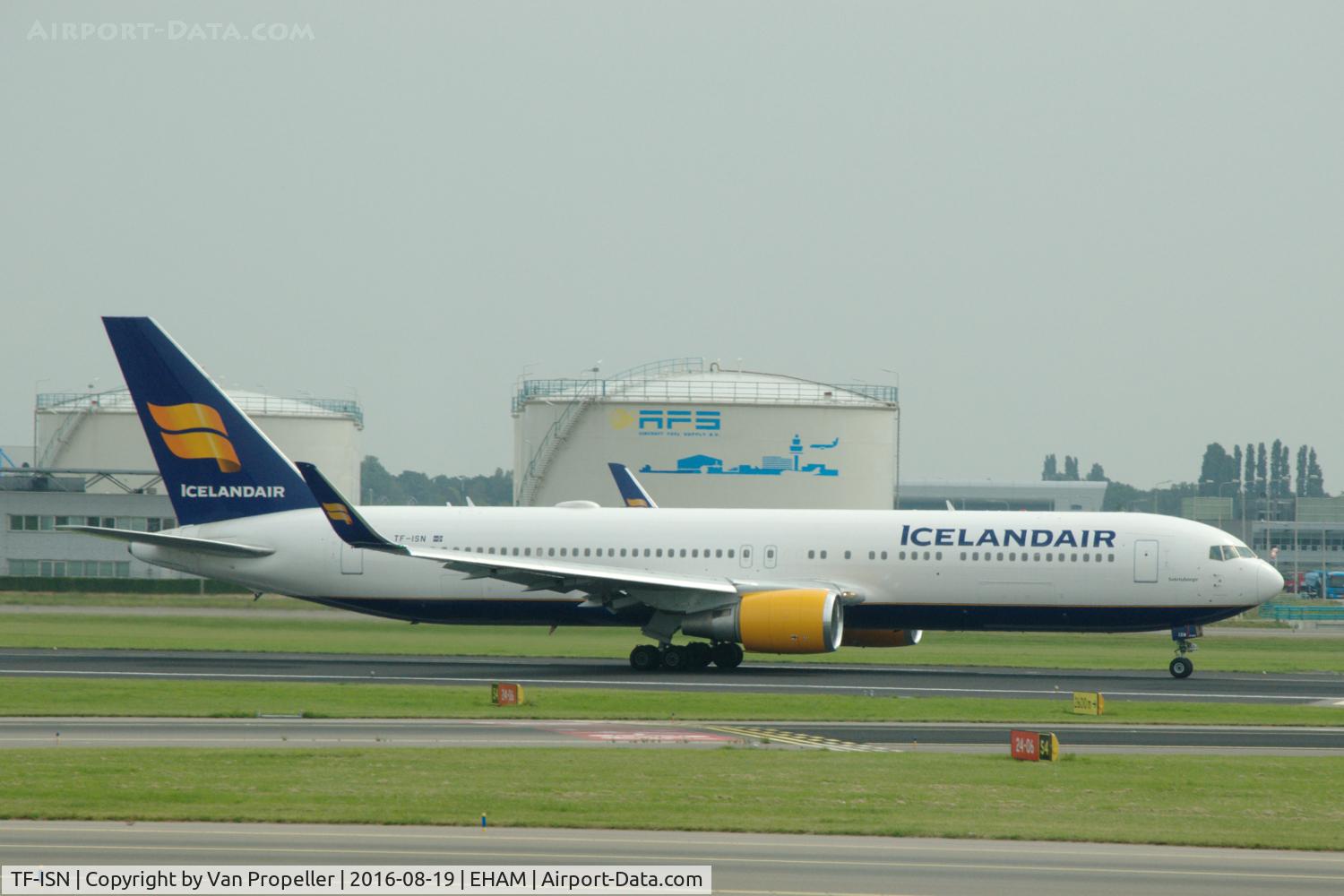 TF-ISN, 2000 Boeing 767-319 C/N 30586, Boeing 767-319/ER of Icelandair taking off from Schiphol airport, the Netherlands
