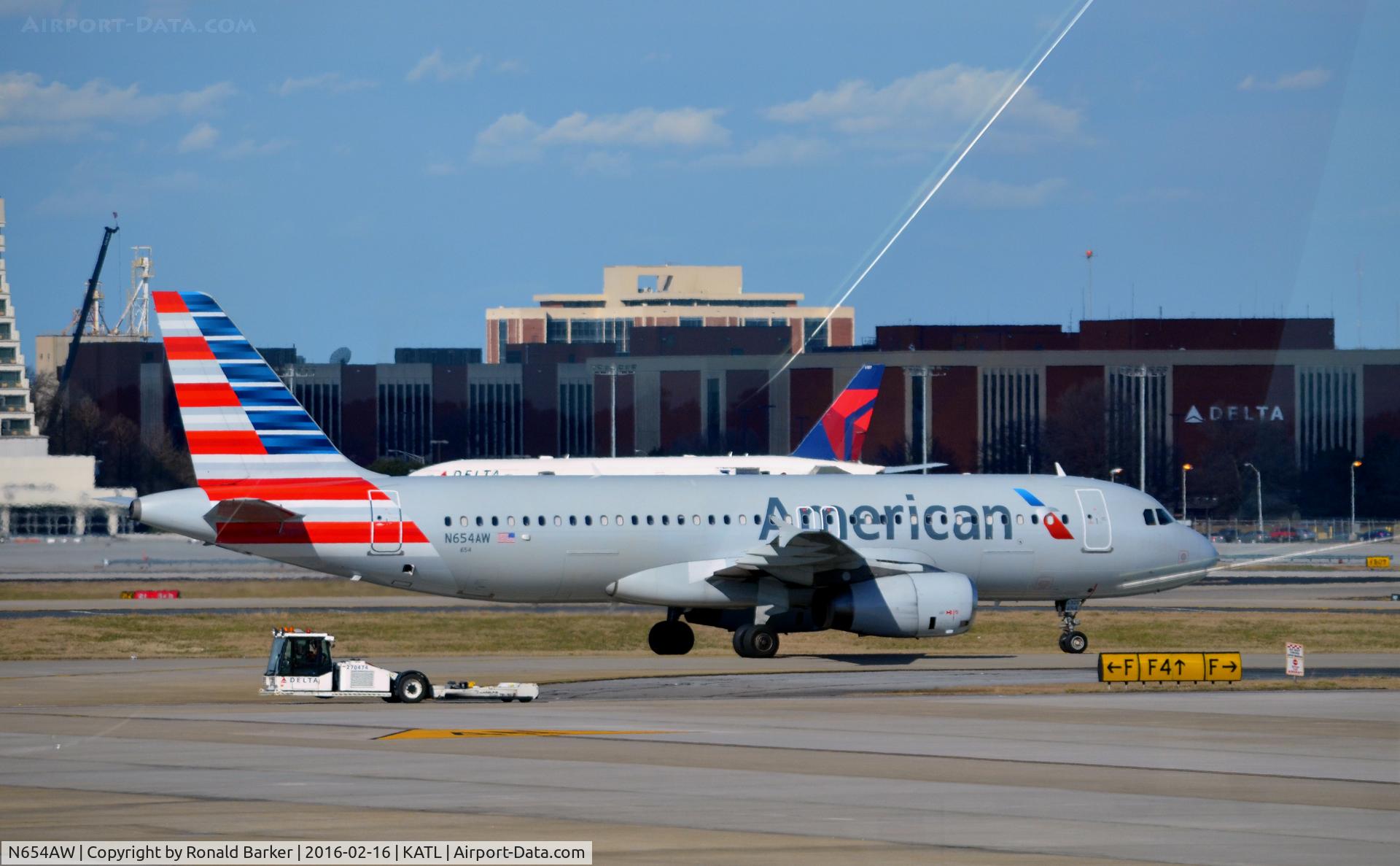N654AW, 1999 Airbus A320-232 C/N 1050, Taxi Atlanta