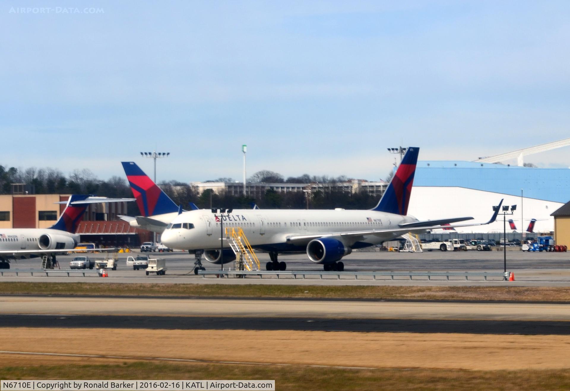 N6710E, 2000 Boeing 757-232 C/N 30482, Parked Atlanta
