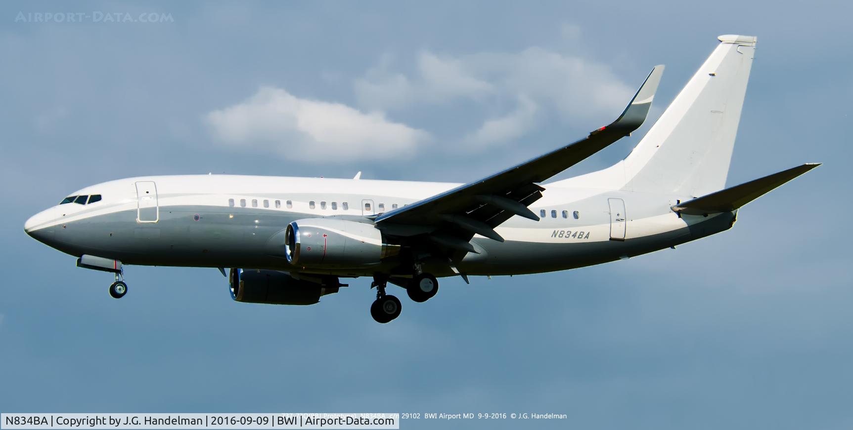 N834BA, 1999 Boeing 737-73Q C/N 29102, Near touch down on 33L.