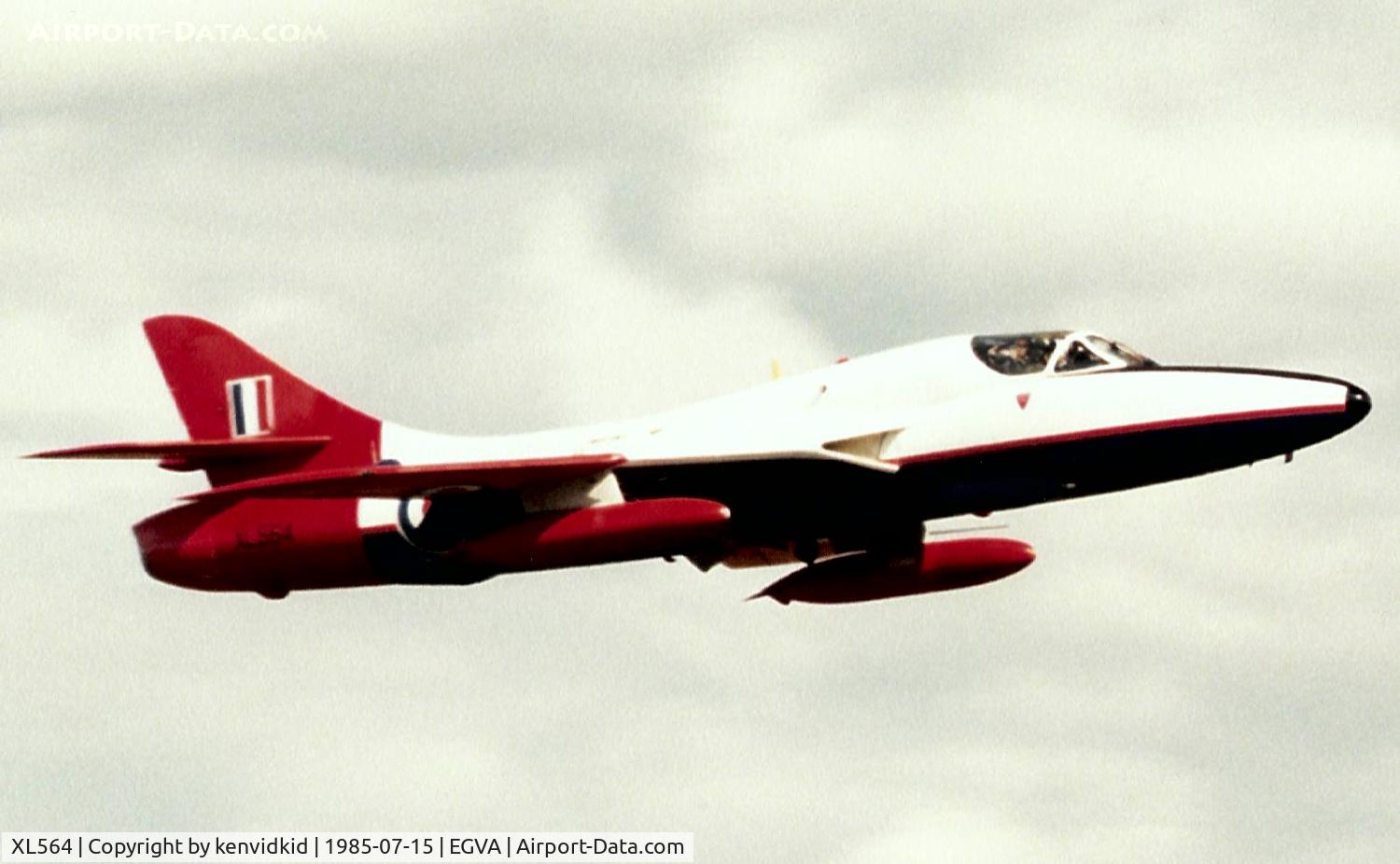 XL564, 1957 Hawker Hunter T.7 C/N 41H-693715, ETPS departing IAT.