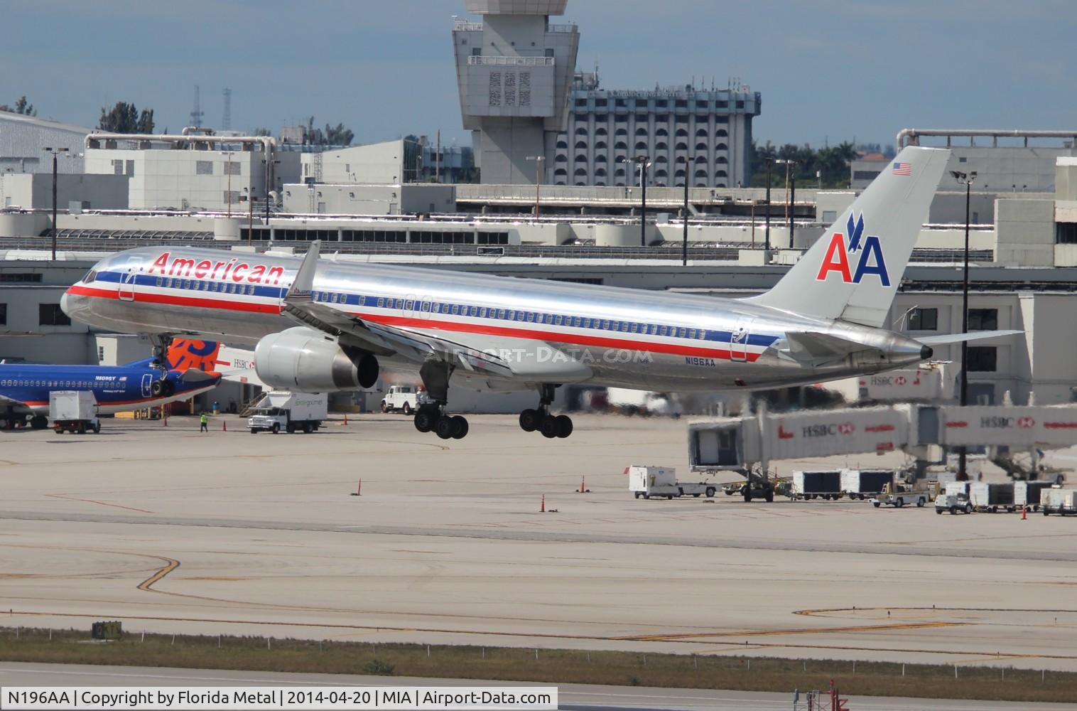 N196AA, 2001 Boeing 757-223 C/N 32390, American