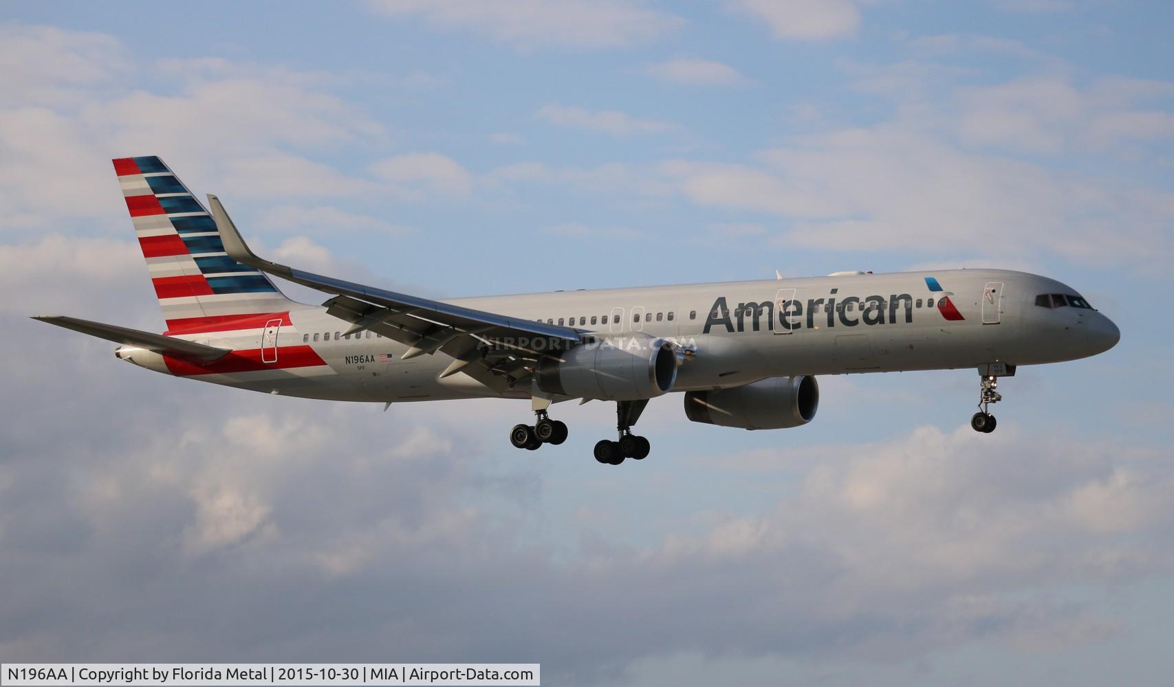 N196AA, 2001 Boeing 757-223 C/N 32390, American
