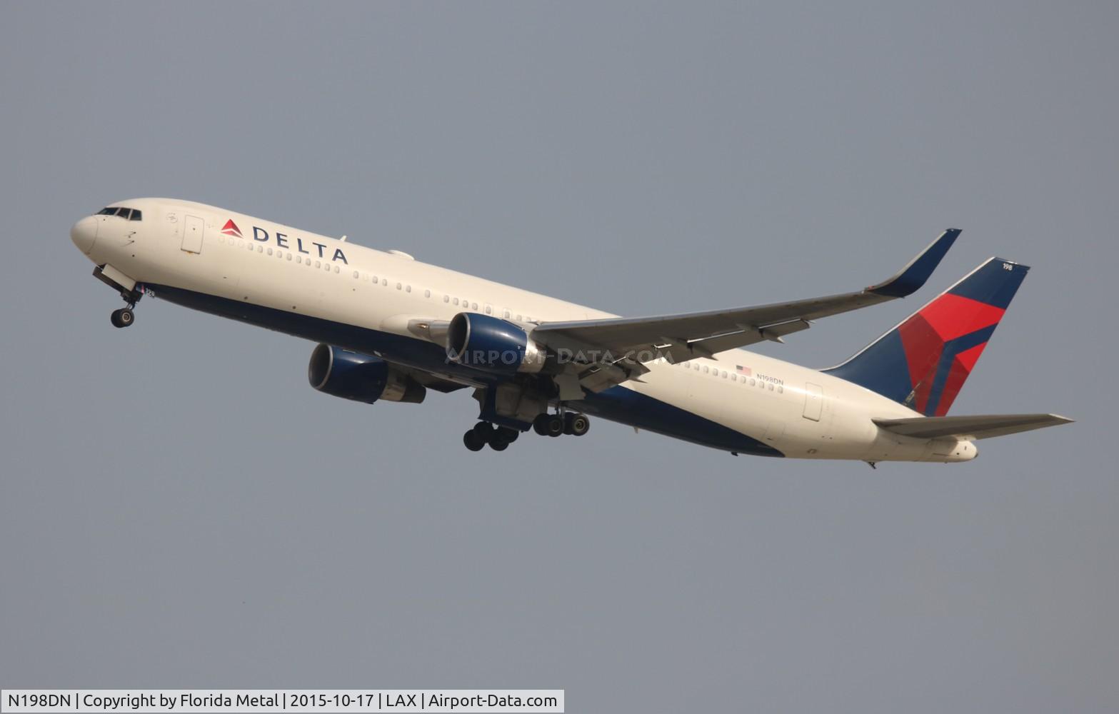 N198DN, 1998 Boeing 767-332 C/N 28455, Delta