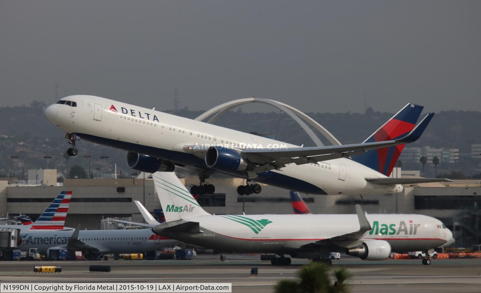 N199DN, 1998 Boeing 767-332/ER C/N 28456, Delta