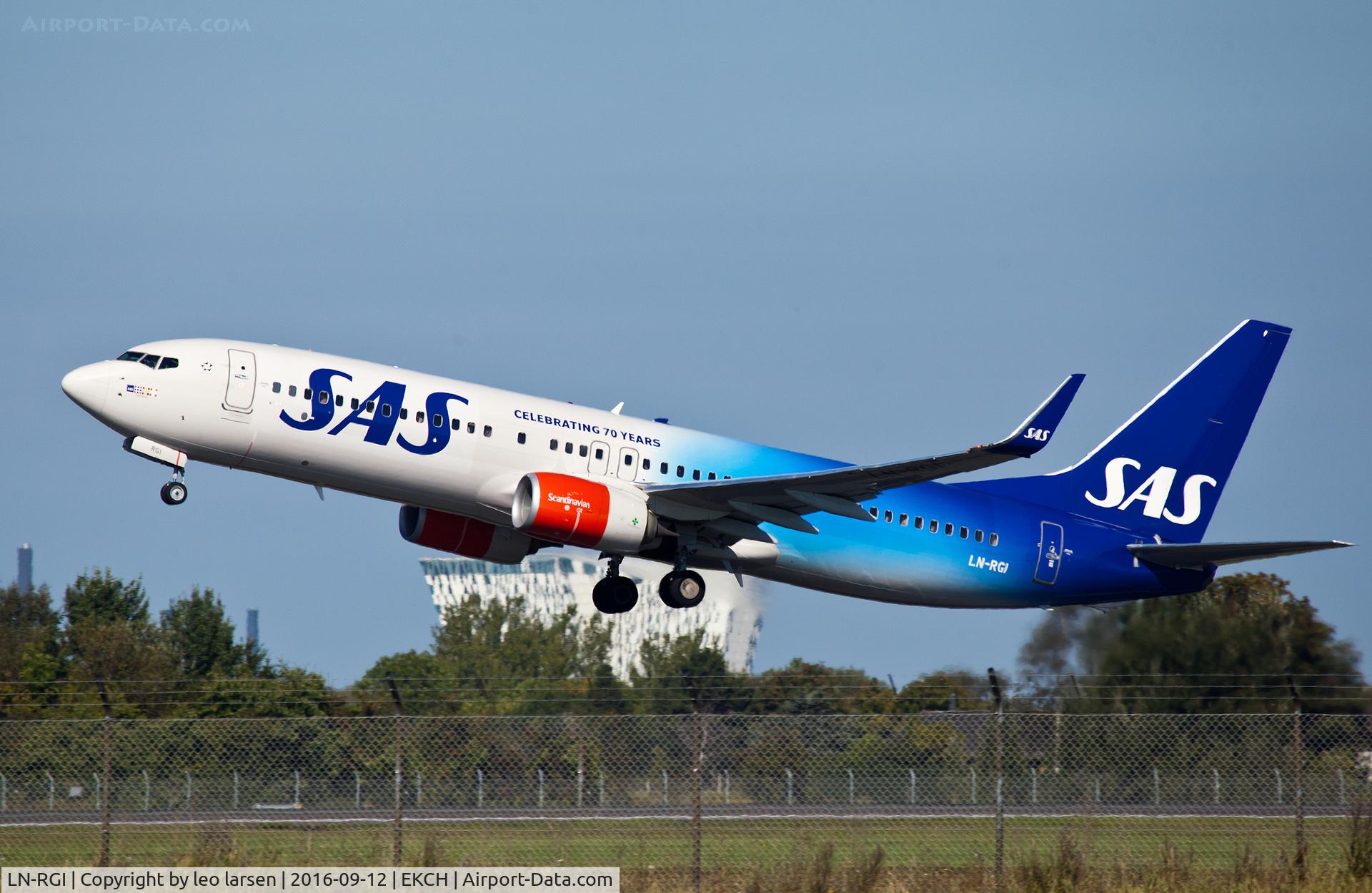 LN-RGI, 2014 Boeing 737-86N C/N 35646, Copenhagen 12.9.16 with Celebrating 70 years