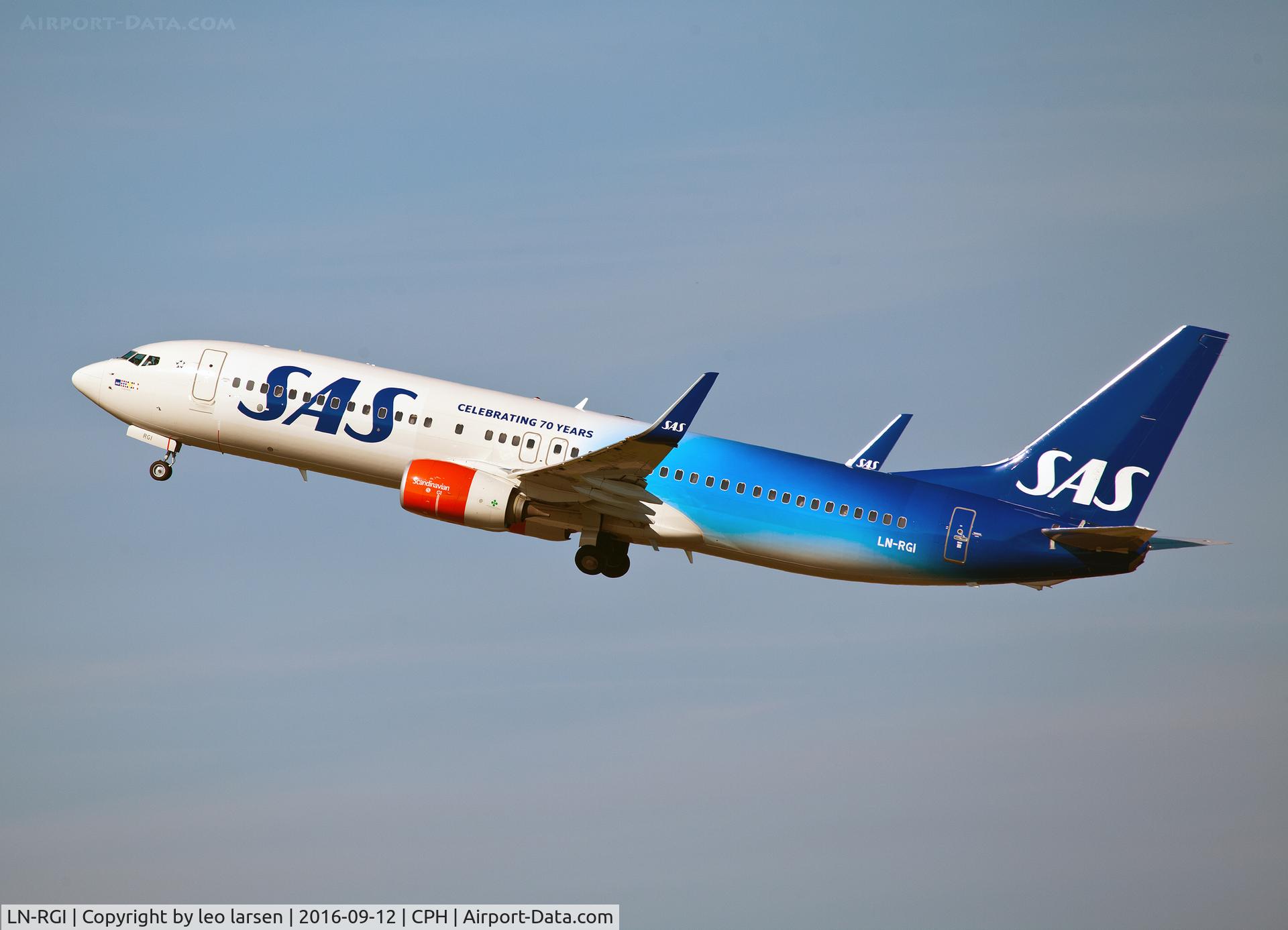 LN-RGI, 2014 Boeing 737-86N C/N 35646, Copenhagen 12.9.16 with Celebraiting 70 years