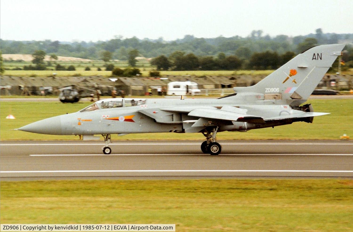 ZD906, 1985 Panavia Tornado F.2 C/N 408/AS002/3186, Royal Air Force arriving at IAT.