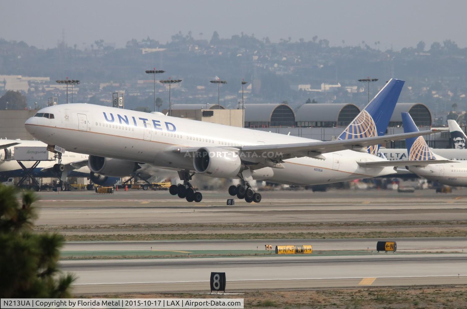 N213UA, 2000 Boeing 777-222 C/N 30219, United