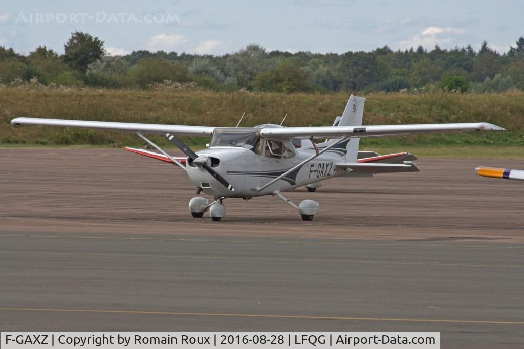 F-GAXZ, 2004 Cessna 172S C/N 172S9643, Parked
