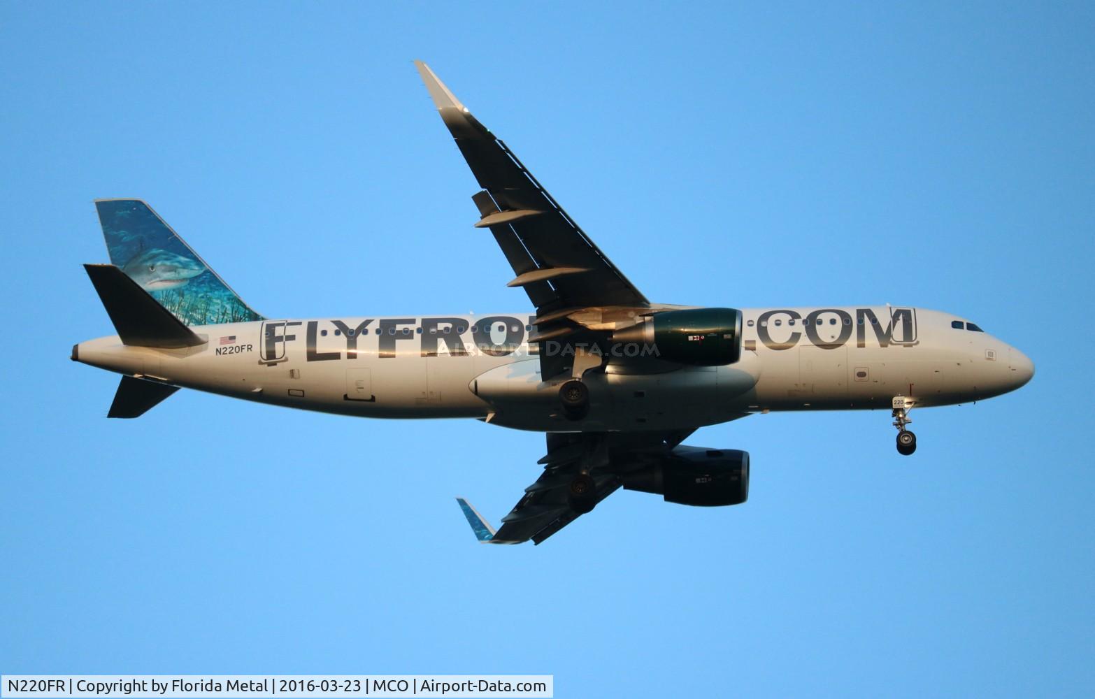 N220FR, 2013 Airbus A320-214 C/N 5661, Finn the Shark