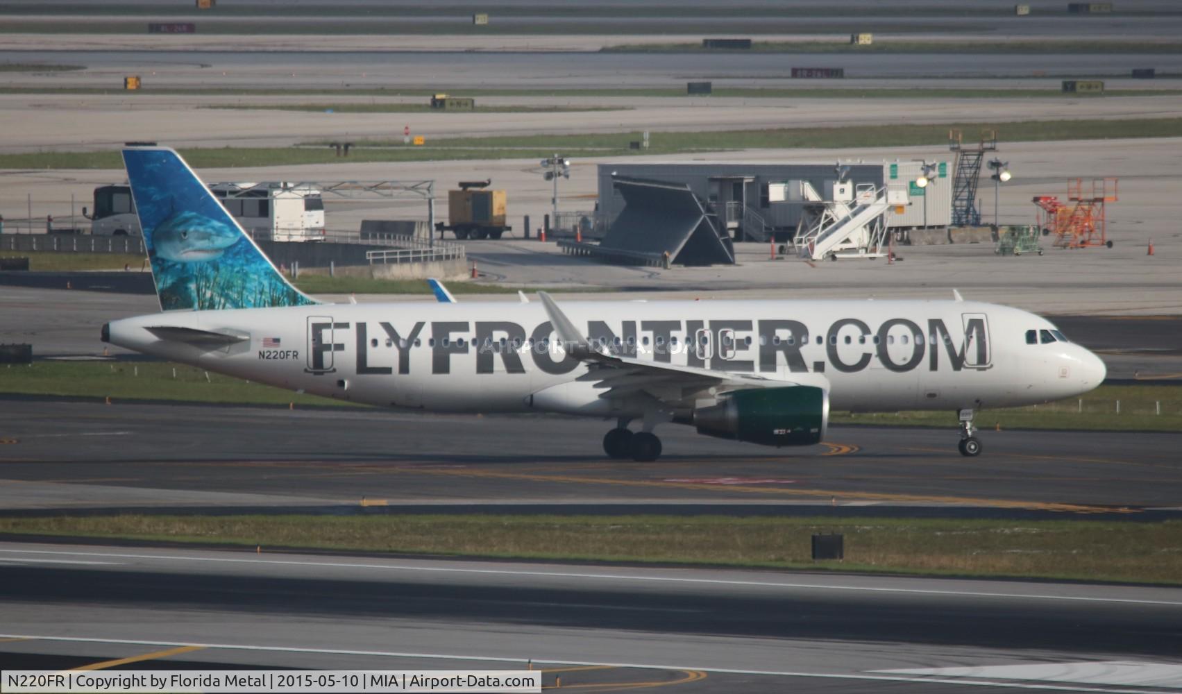 N220FR, 2013 Airbus A320-214 C/N 5661, Finn the Shark